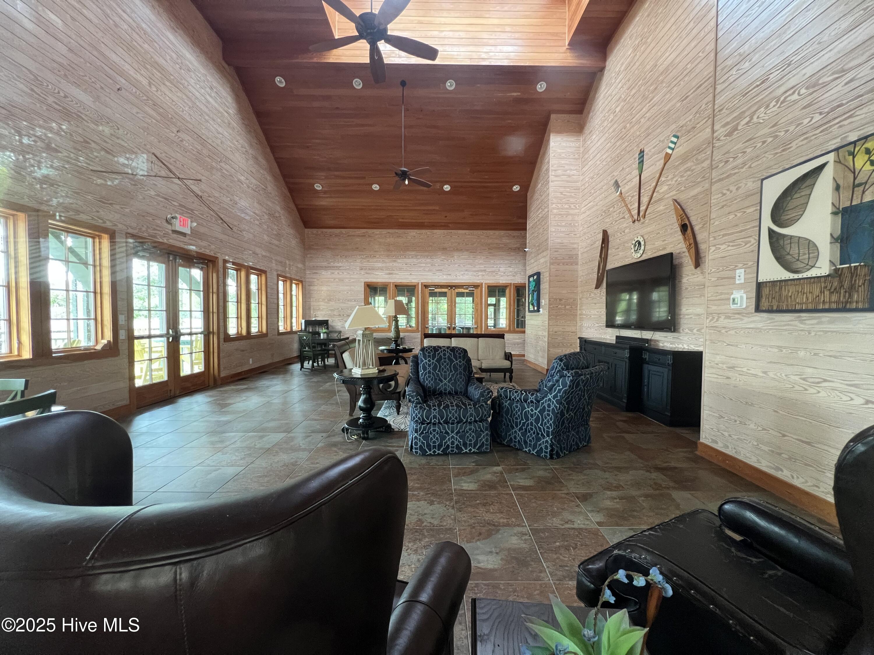 100527062 | Photo 36