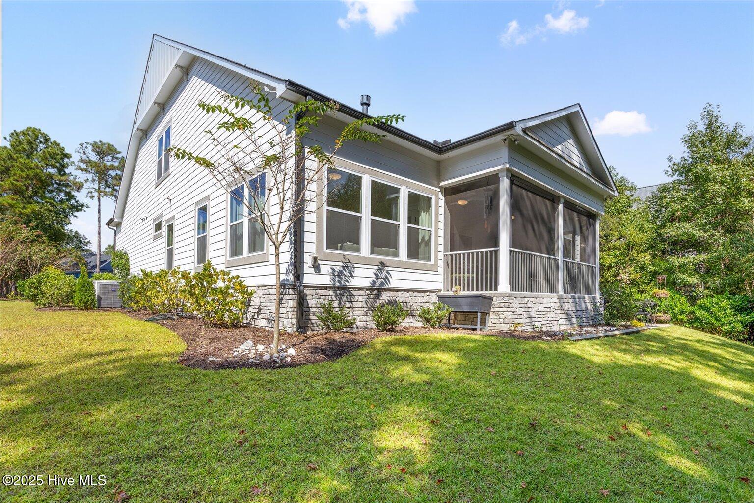 100533104 | Photo 40