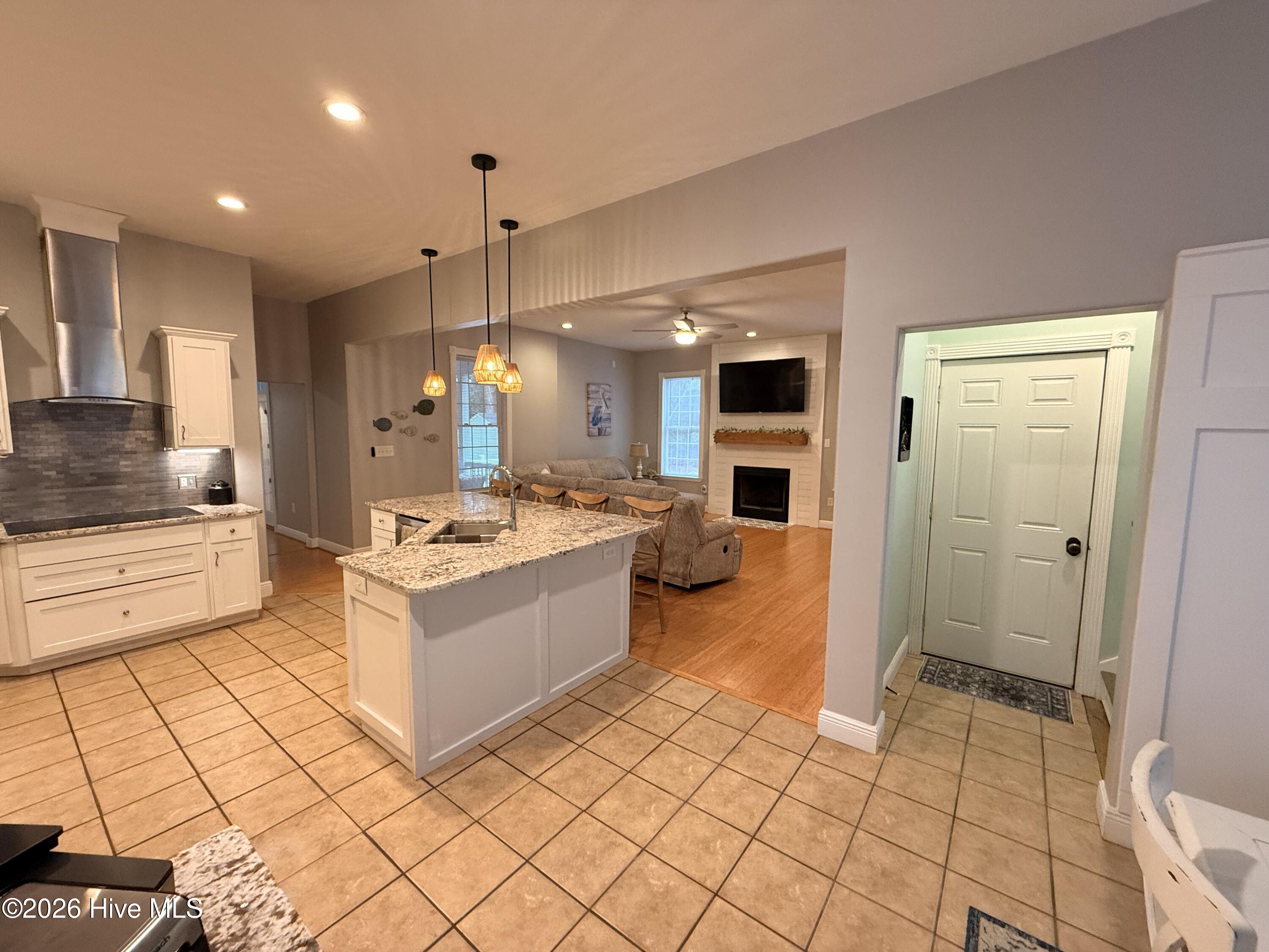 100559572 | Photo 11