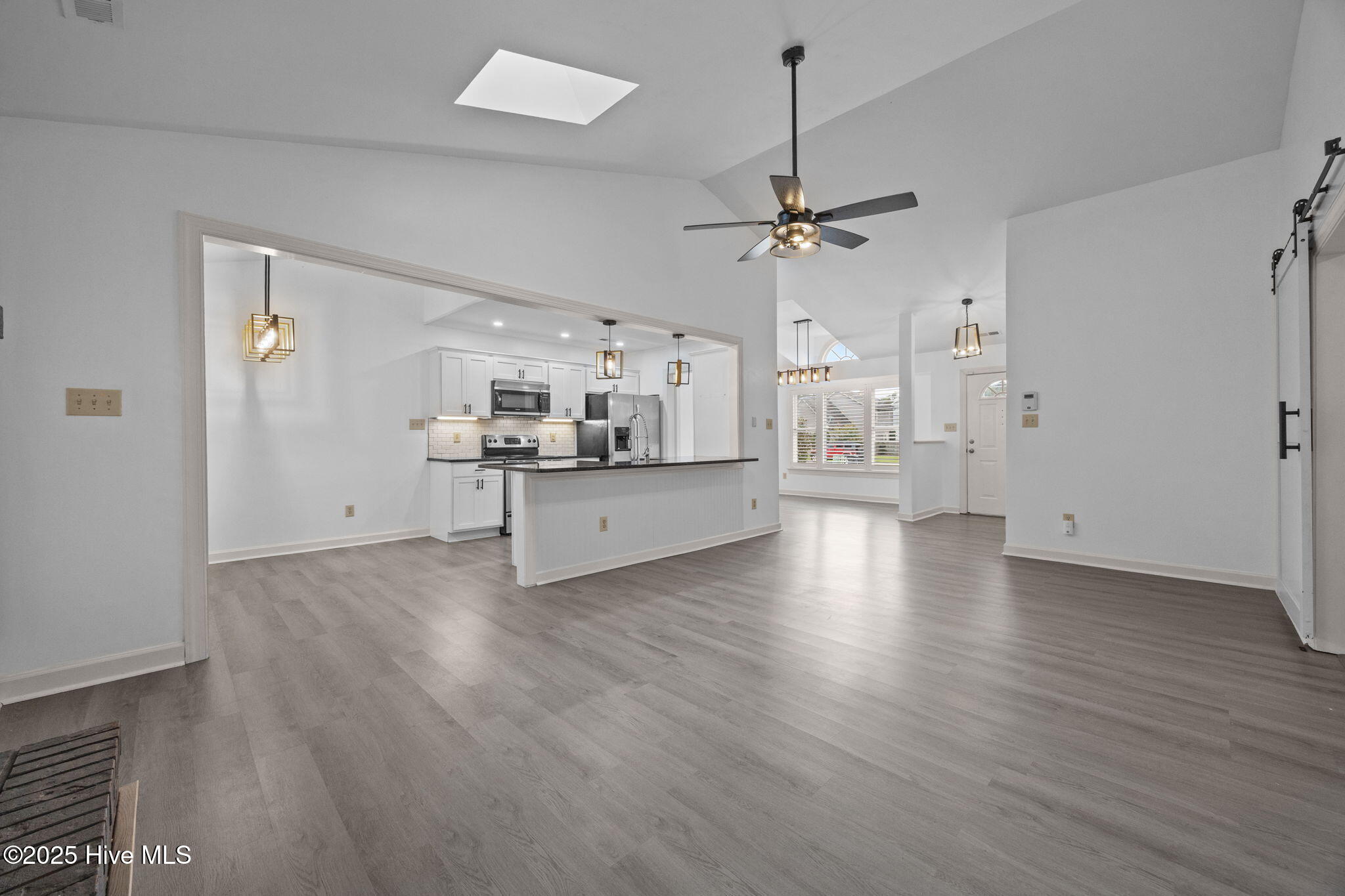 8-web-or-mls-406 Hampshire Pl. 6