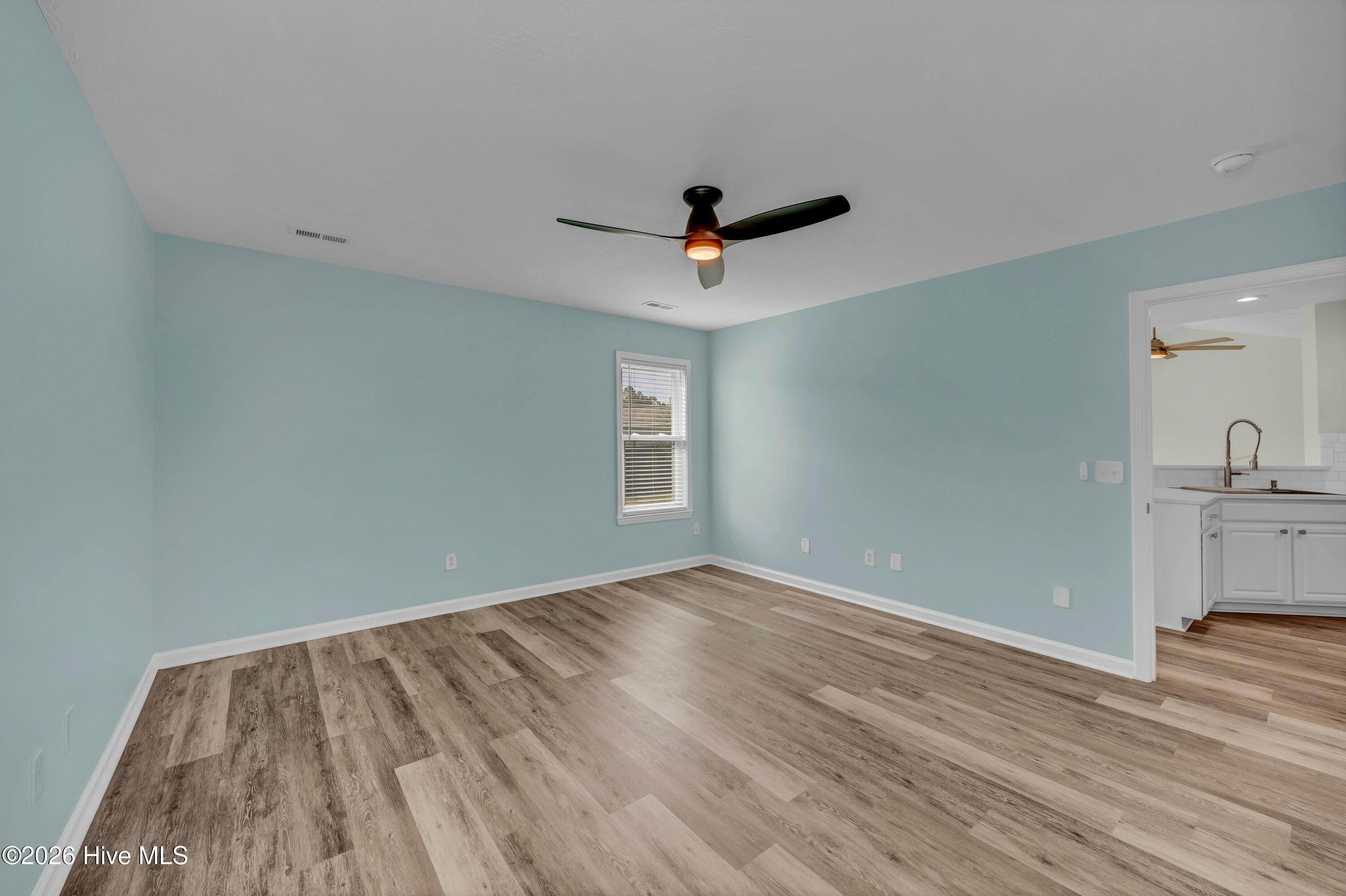 100561417 | Photo 13