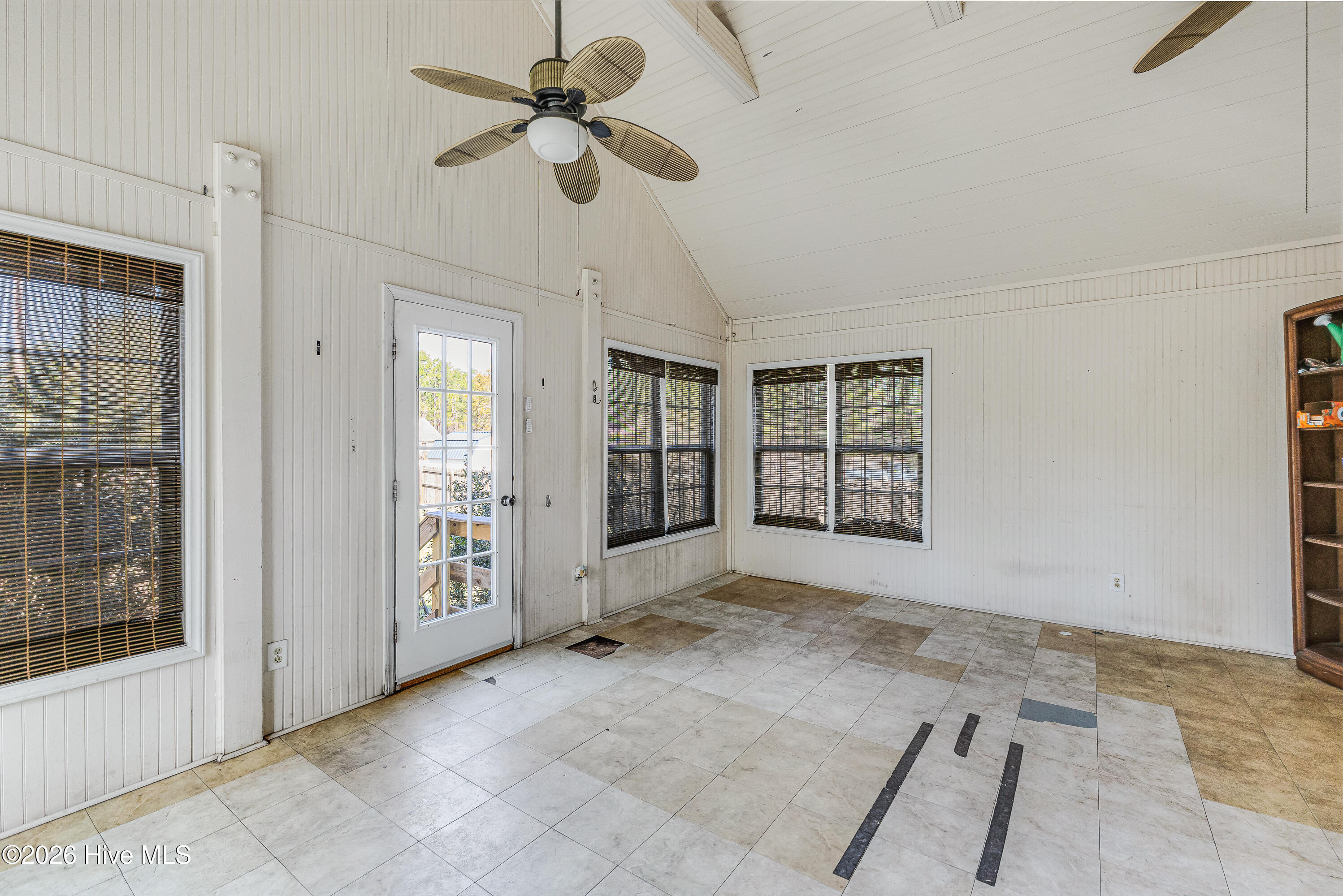 100559494 | Photo 23