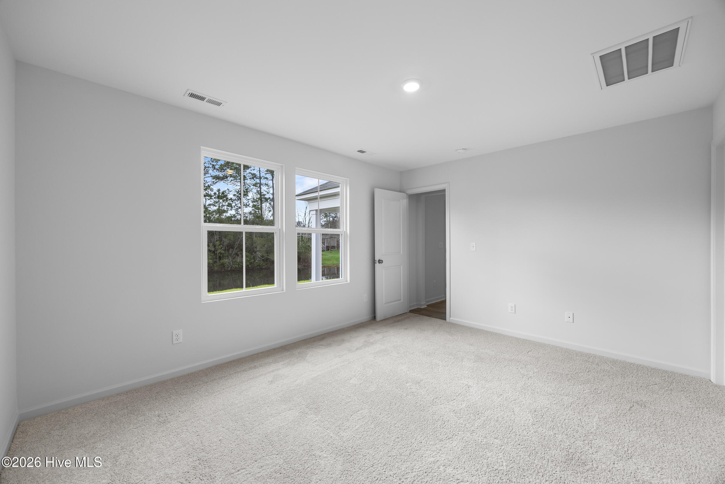 100546922 | Photo 14