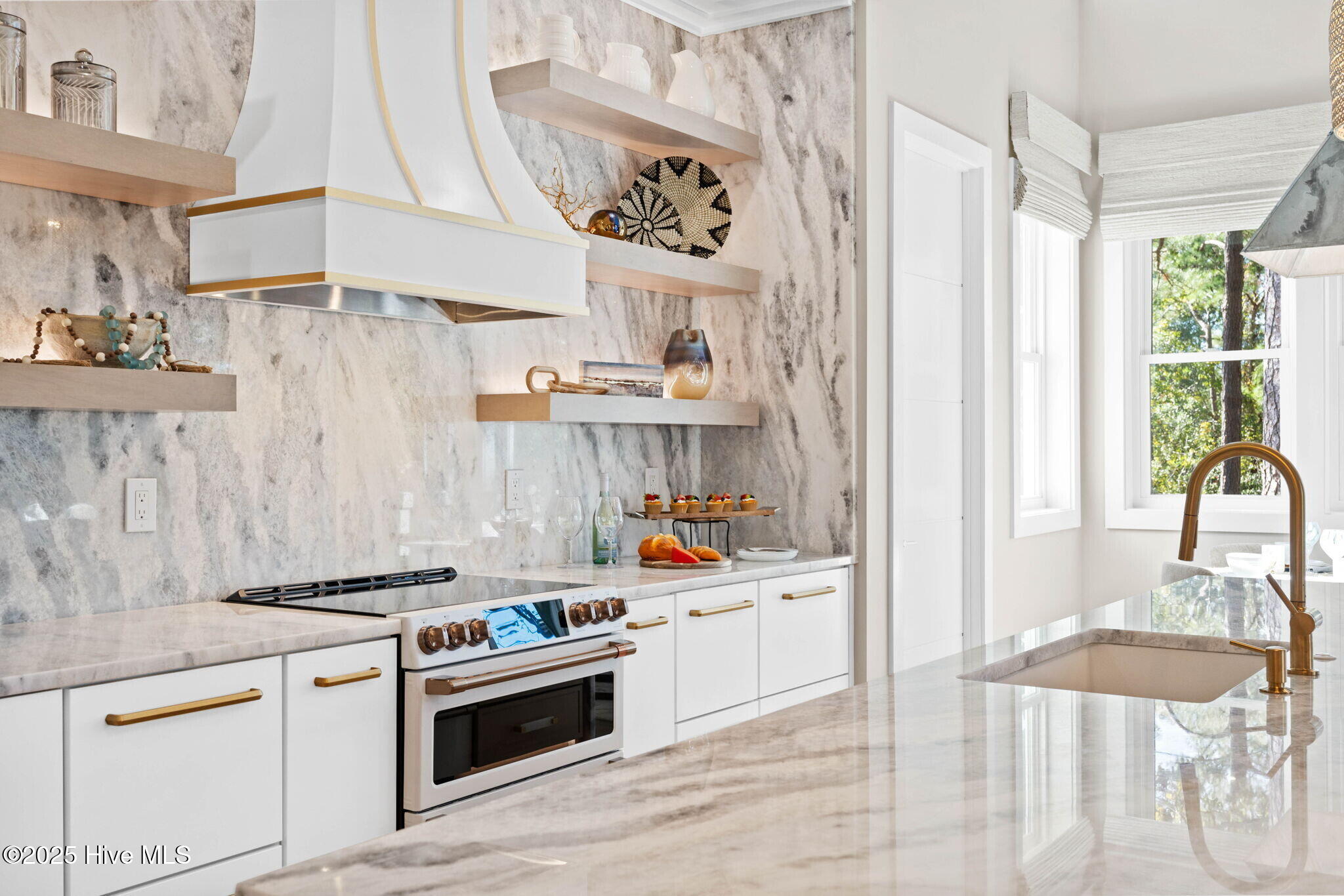 100516902 | Photo 22