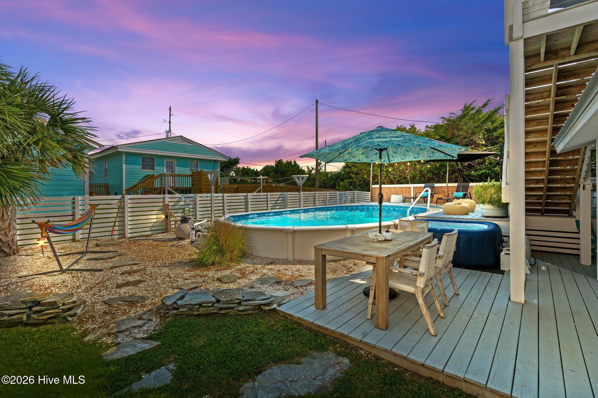 100560357 | Photo 77