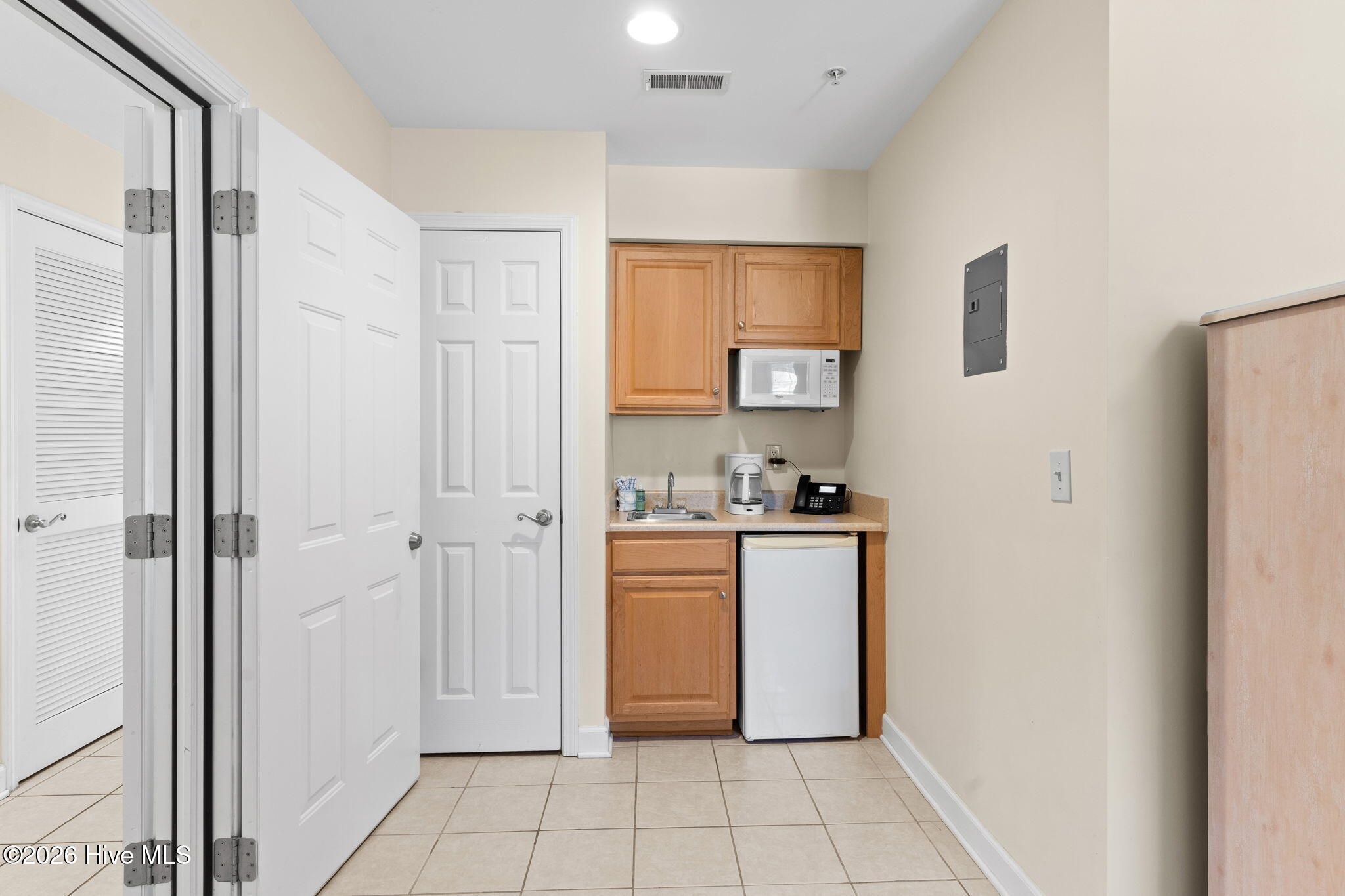 100561971 | Photo 17