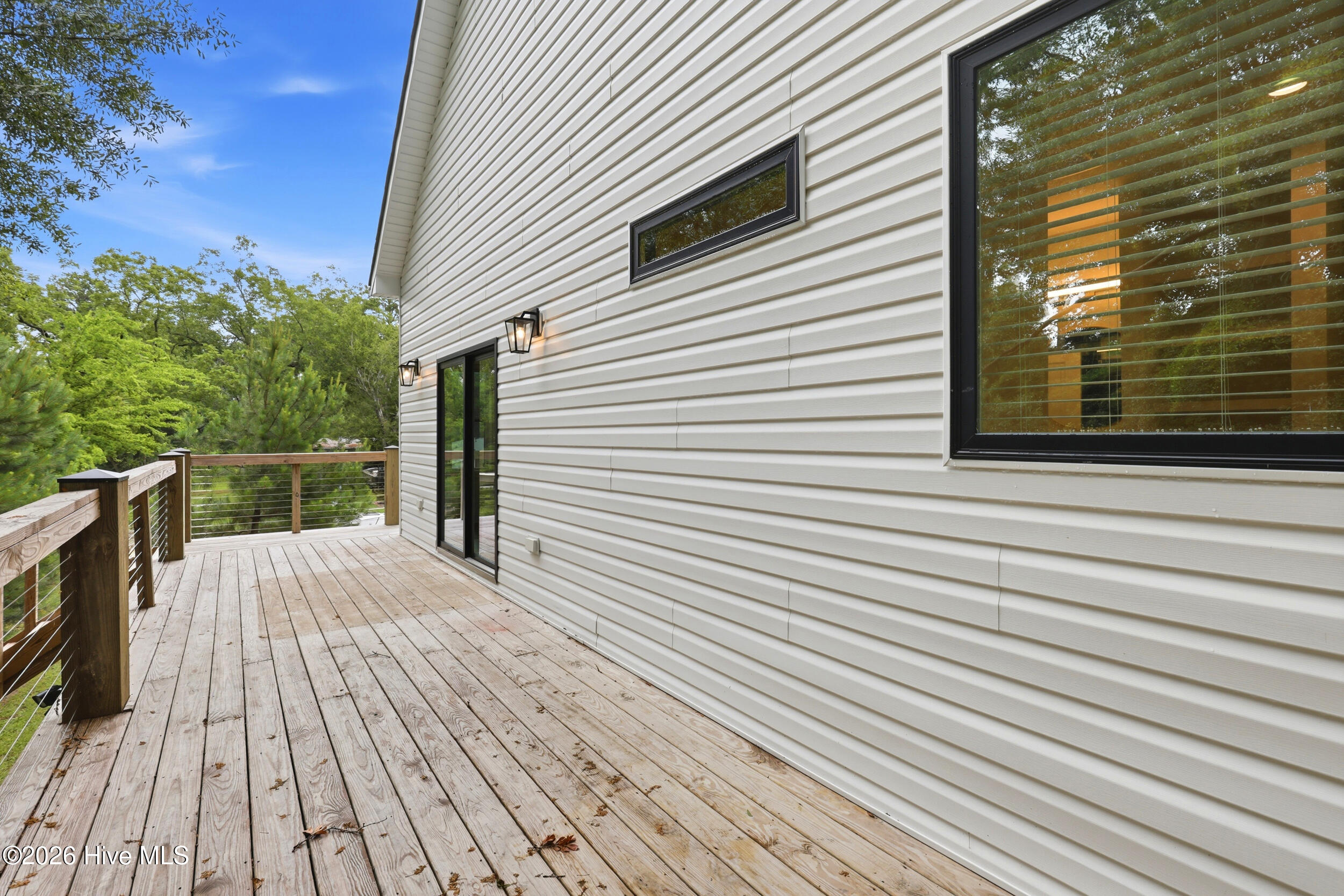 100586424 | Photo 48