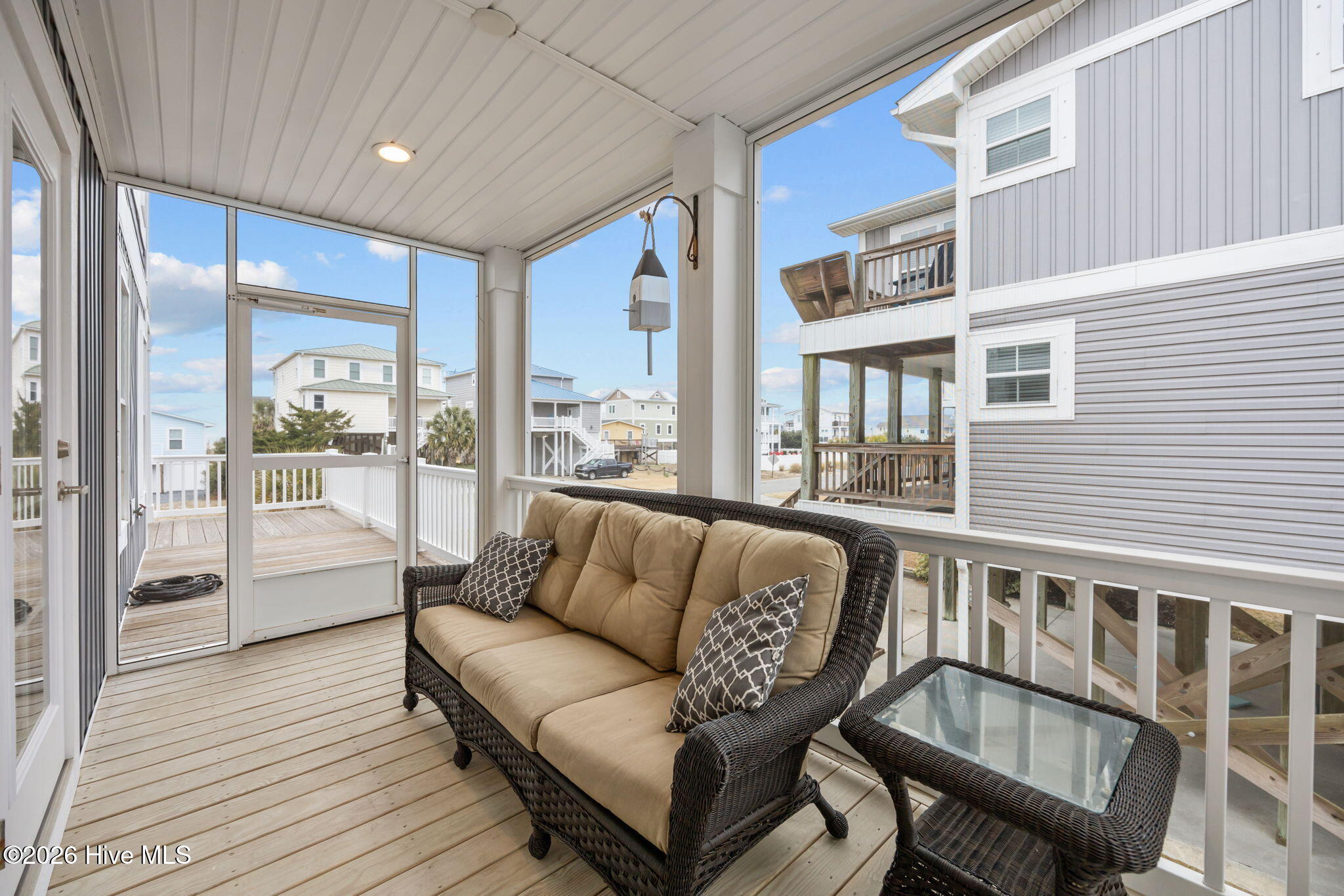 100553303 | Photo 23