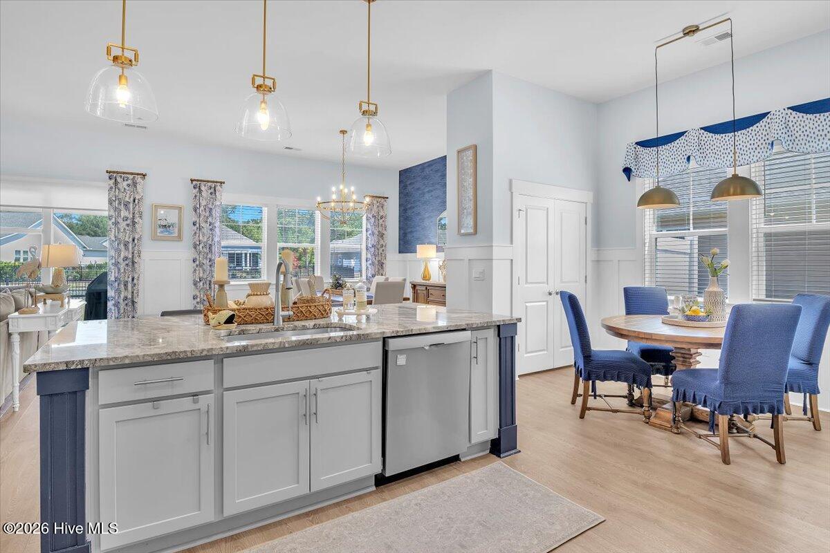 100569276 | Photo 16