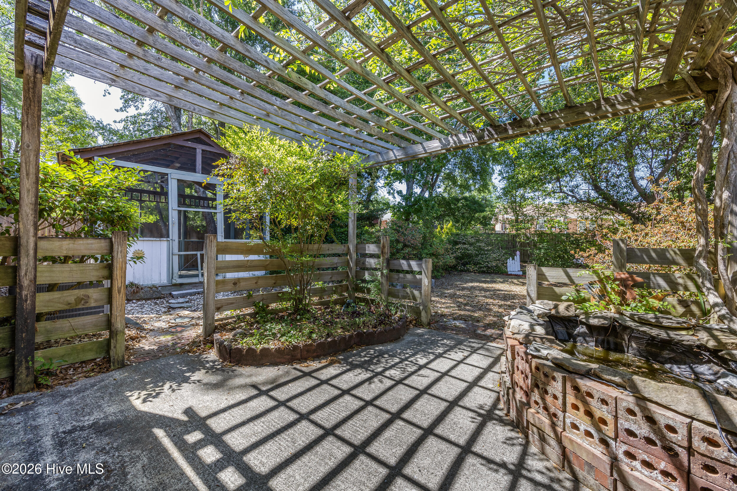 100569025 | Photo 31