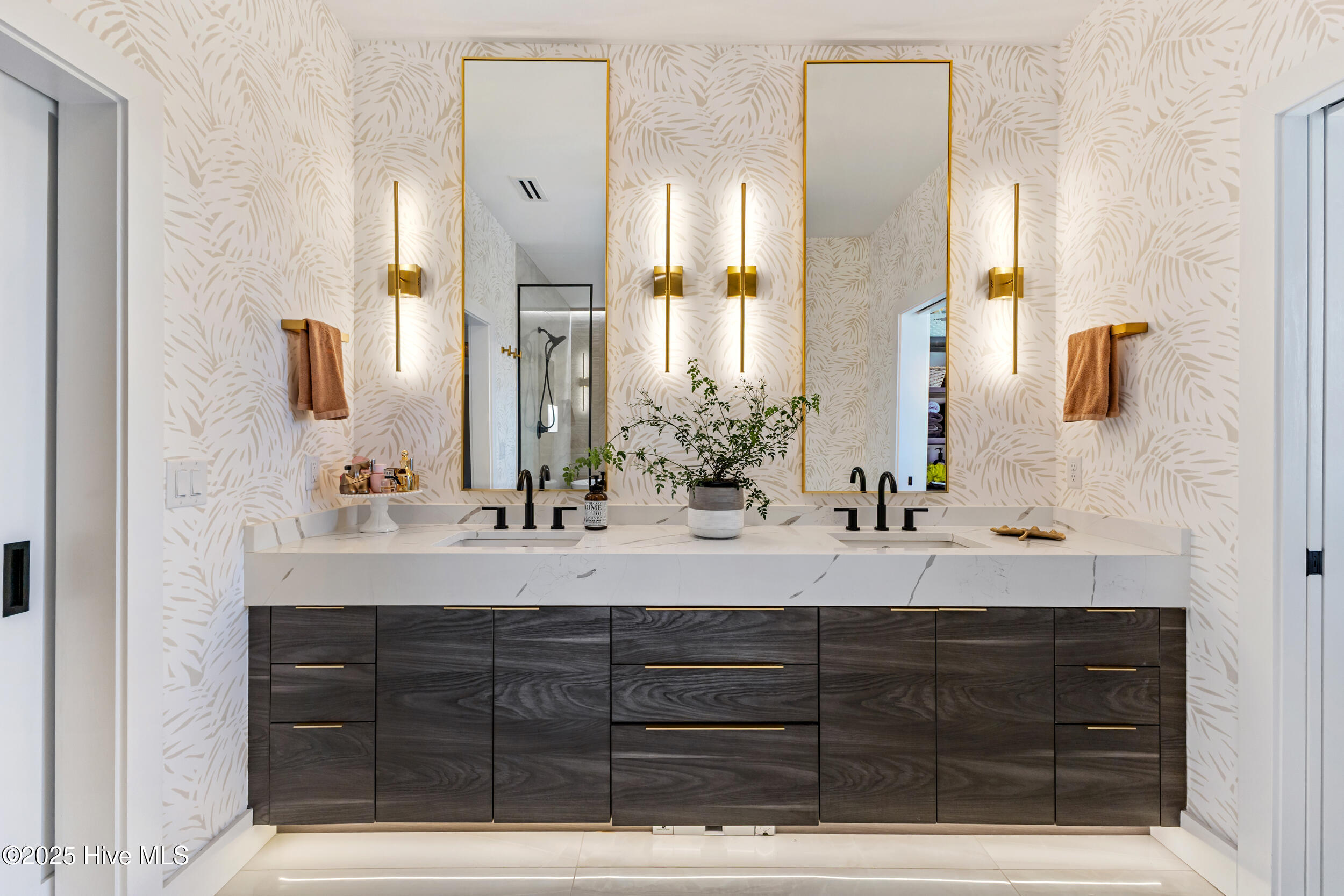 100541320 | Photo 33