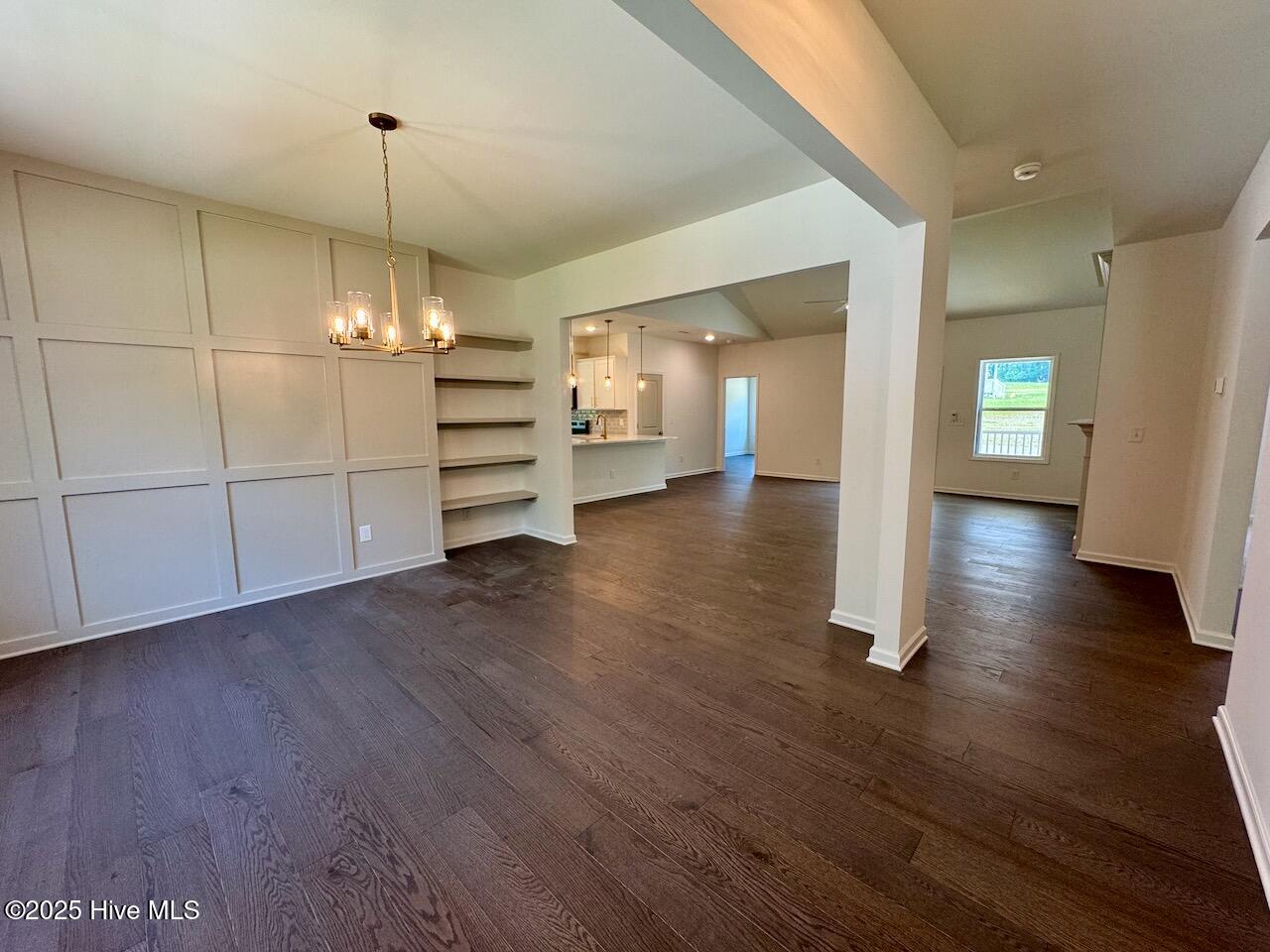 6. Entrance Foyer & Dining