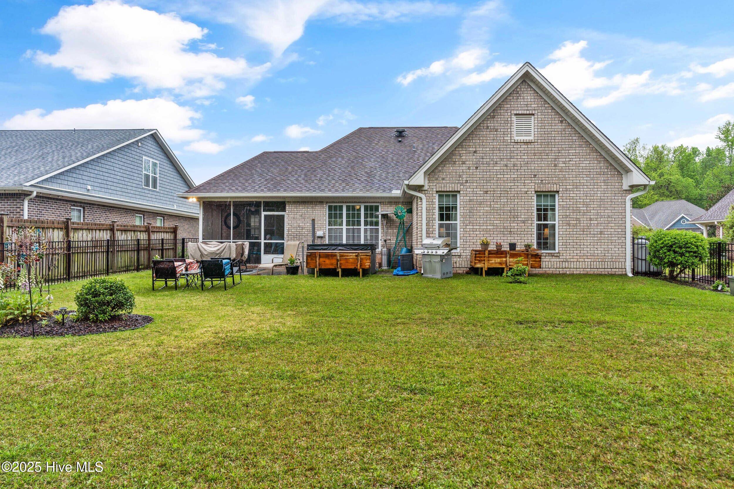 100506043 | Photo 65