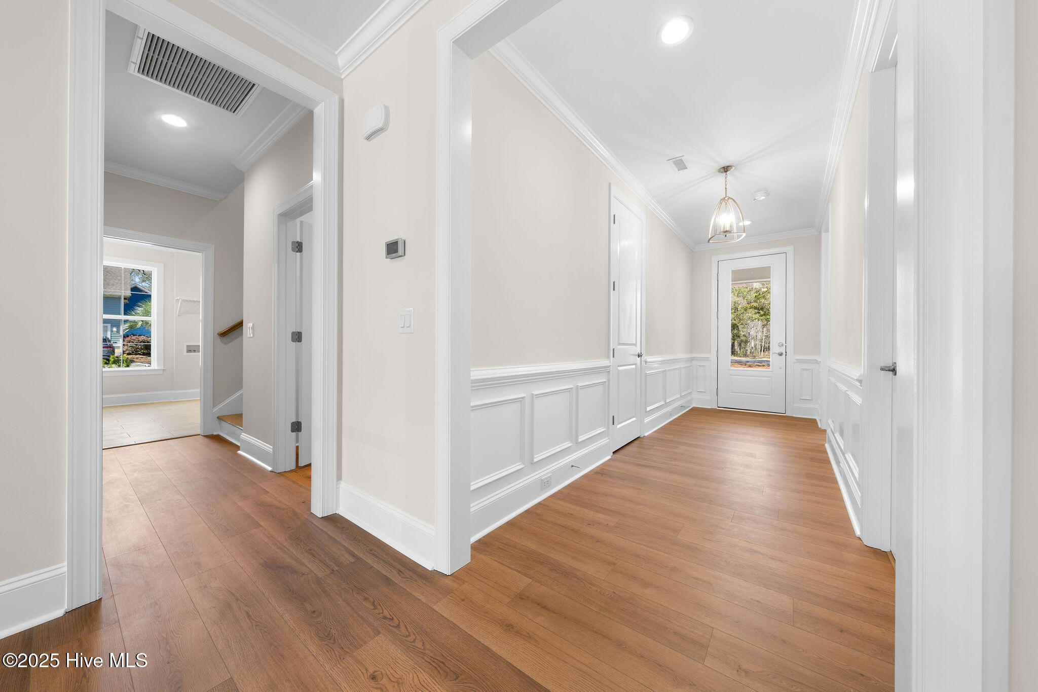 100488997 | Photo 44