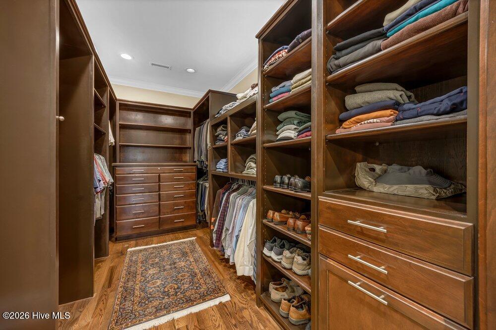 100557669 | Photo 31