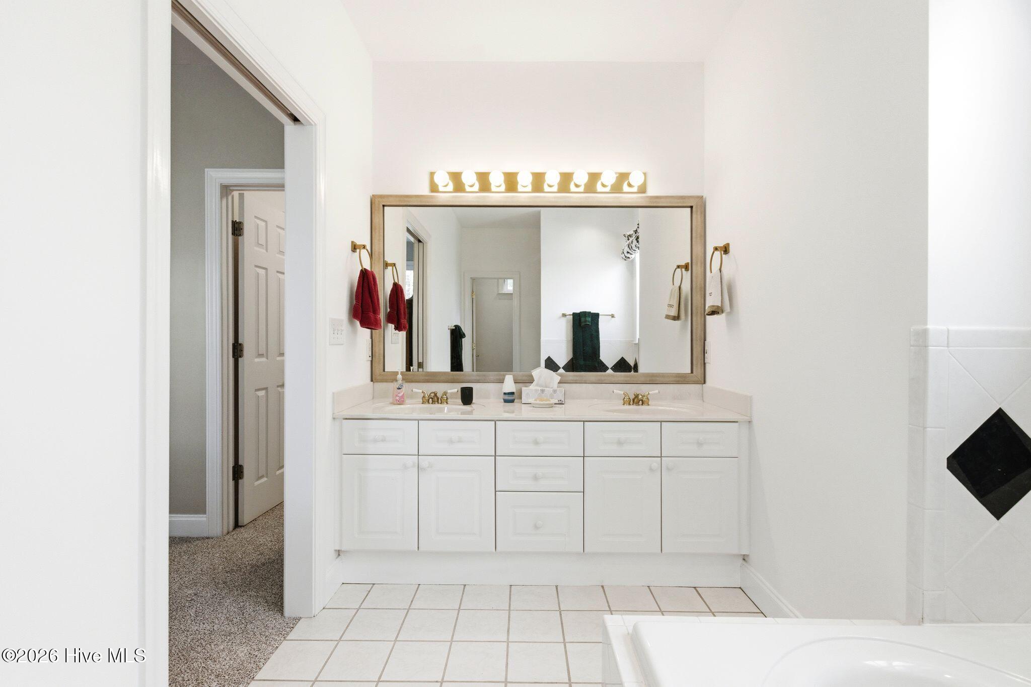 100564291 | Photo 36