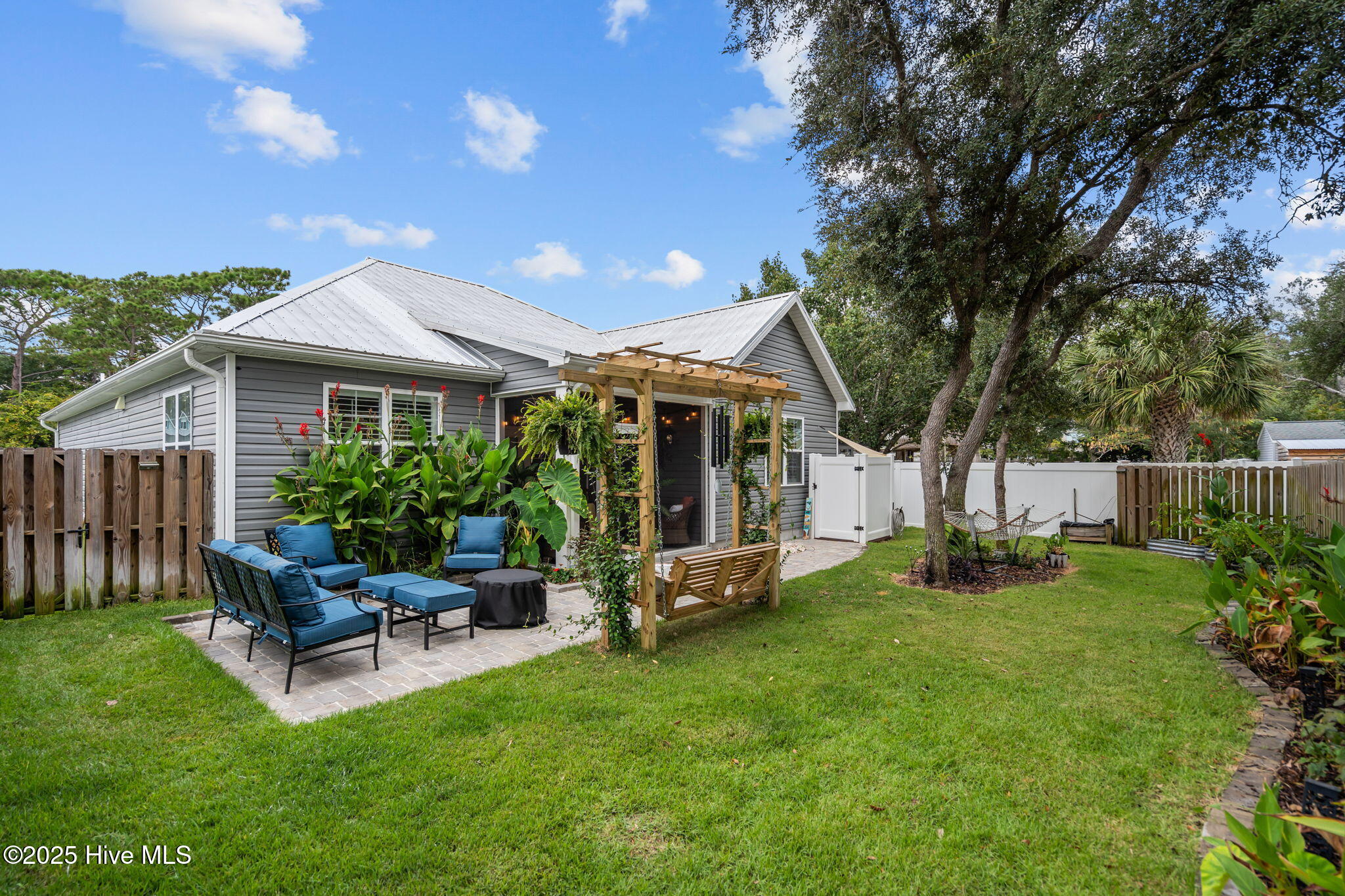 100552886 | Photo 36