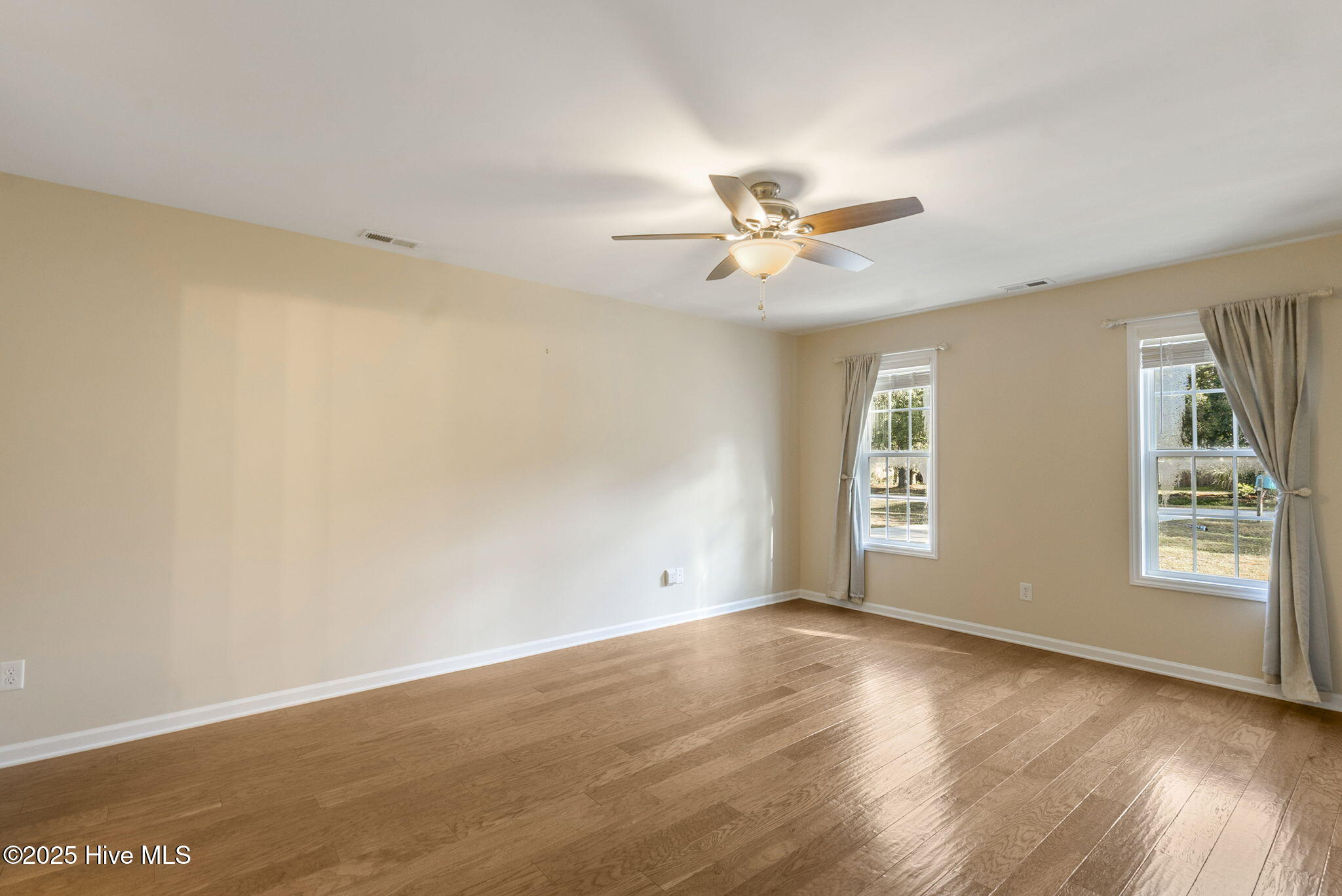 100533353 | Photo 15