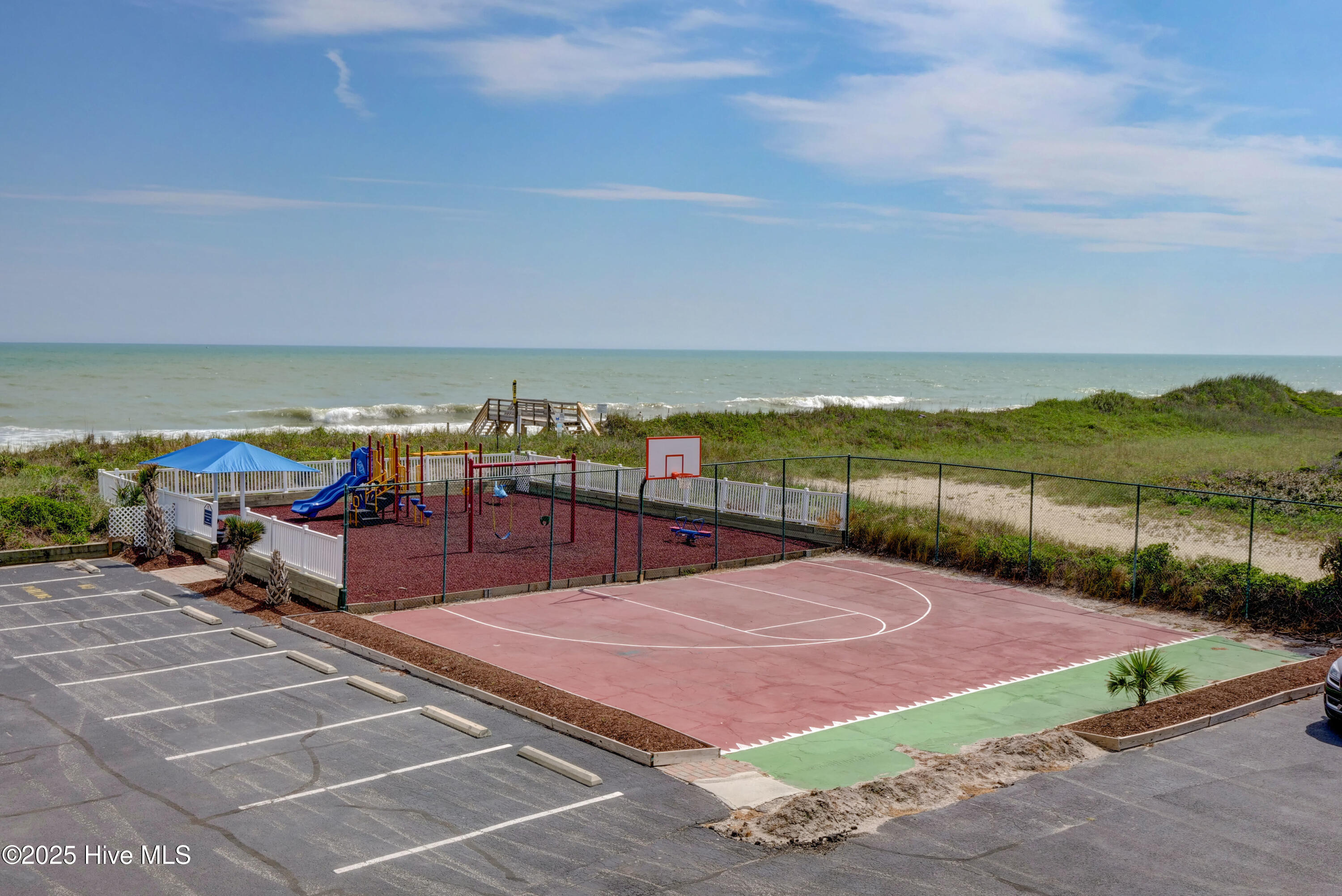 100519676 | Photo 30