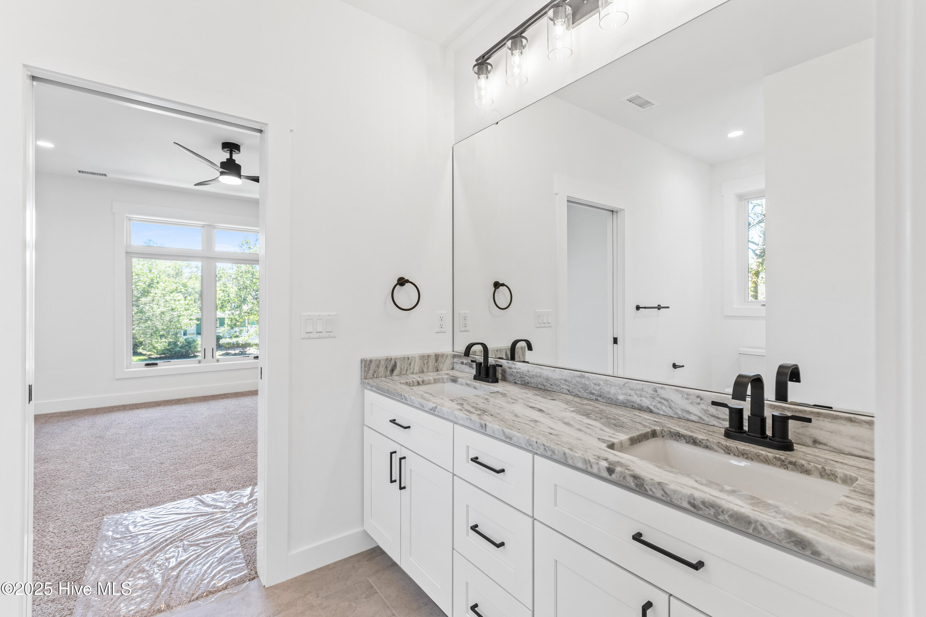 100535066 | Photo 32