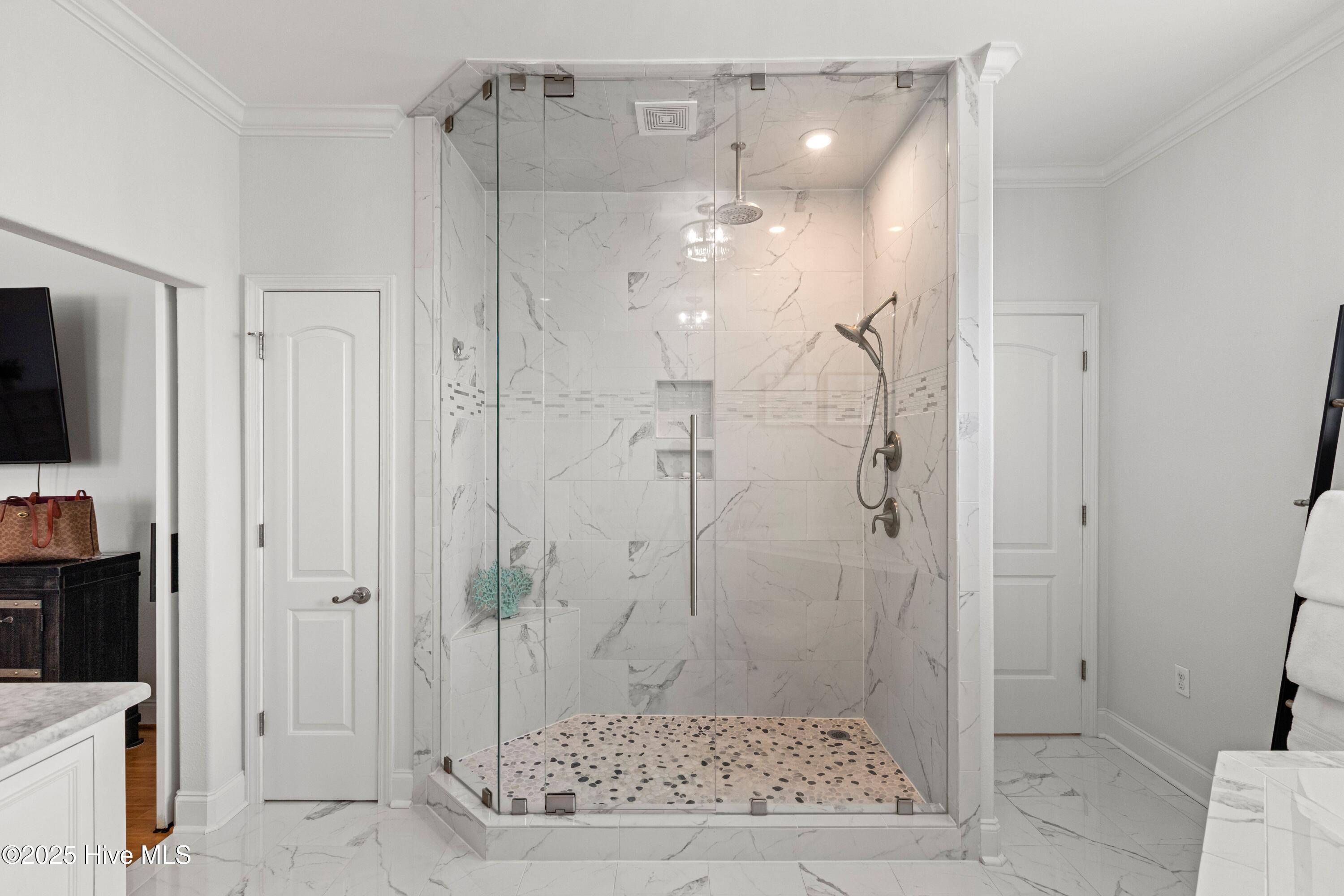 100532894 | Photo 26