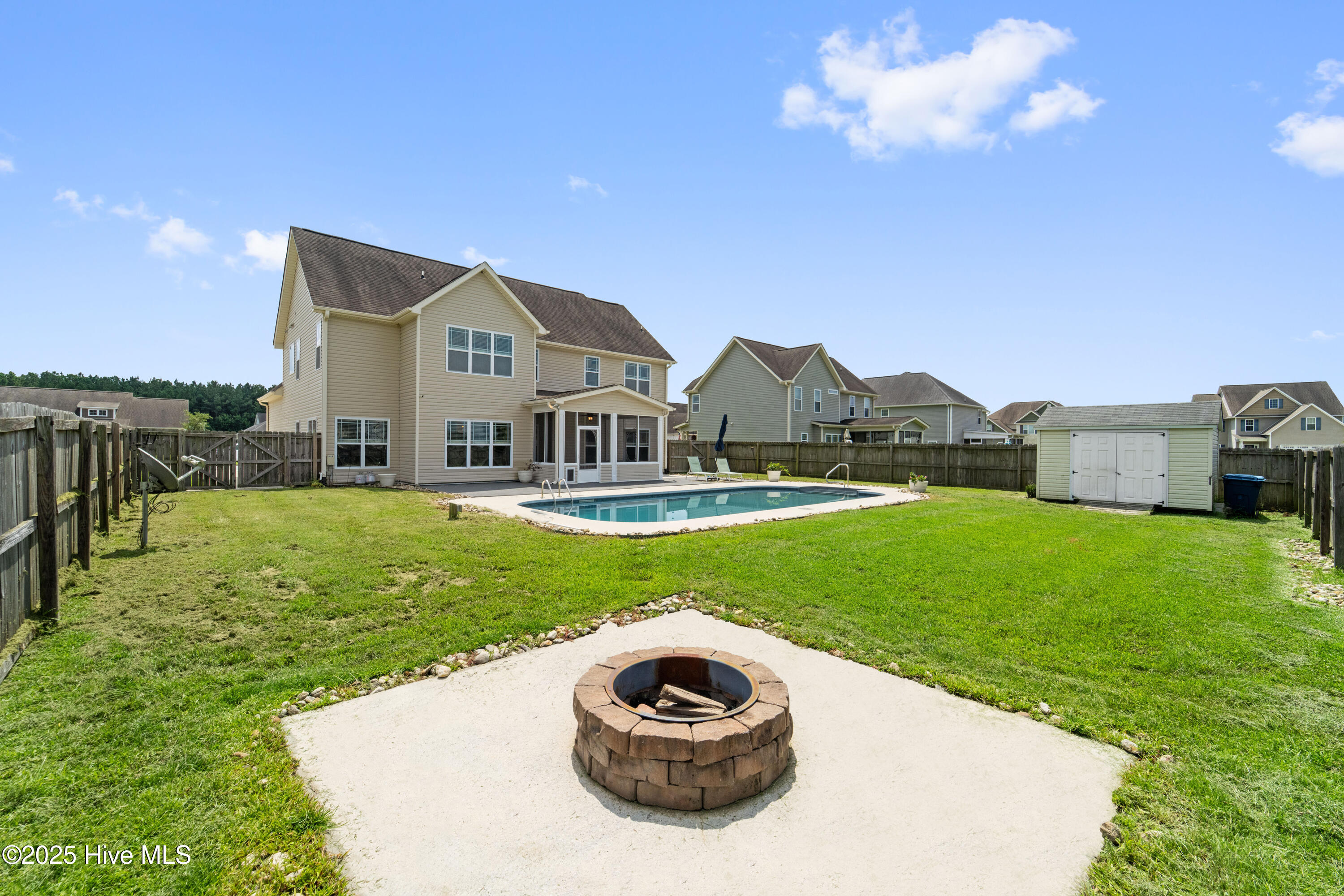 100525842 | Photo 89