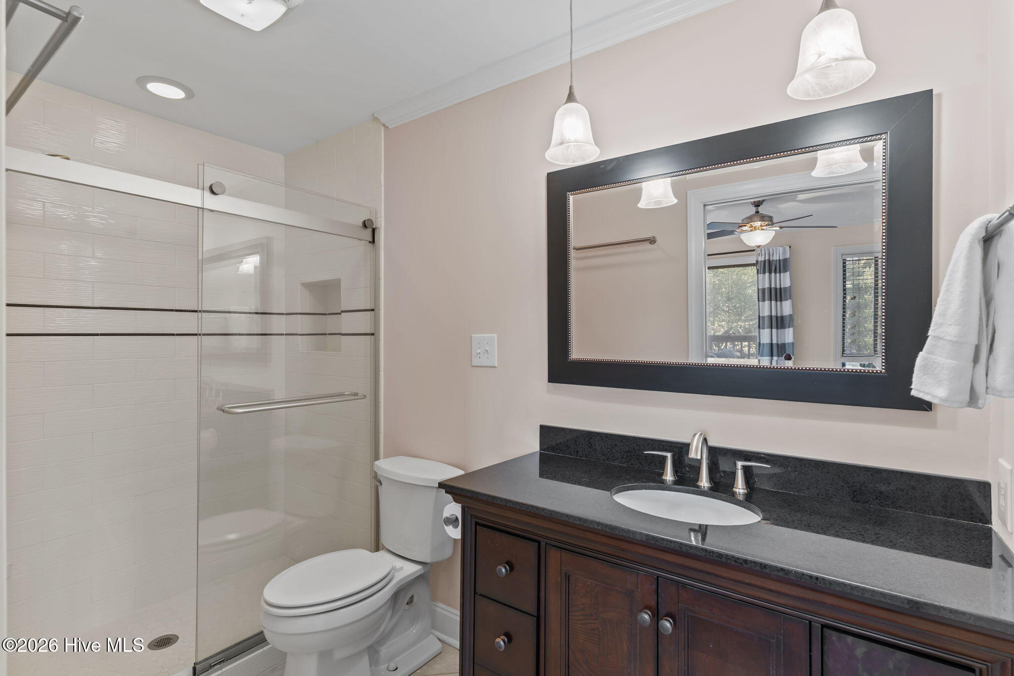 100558305 | Photo 32