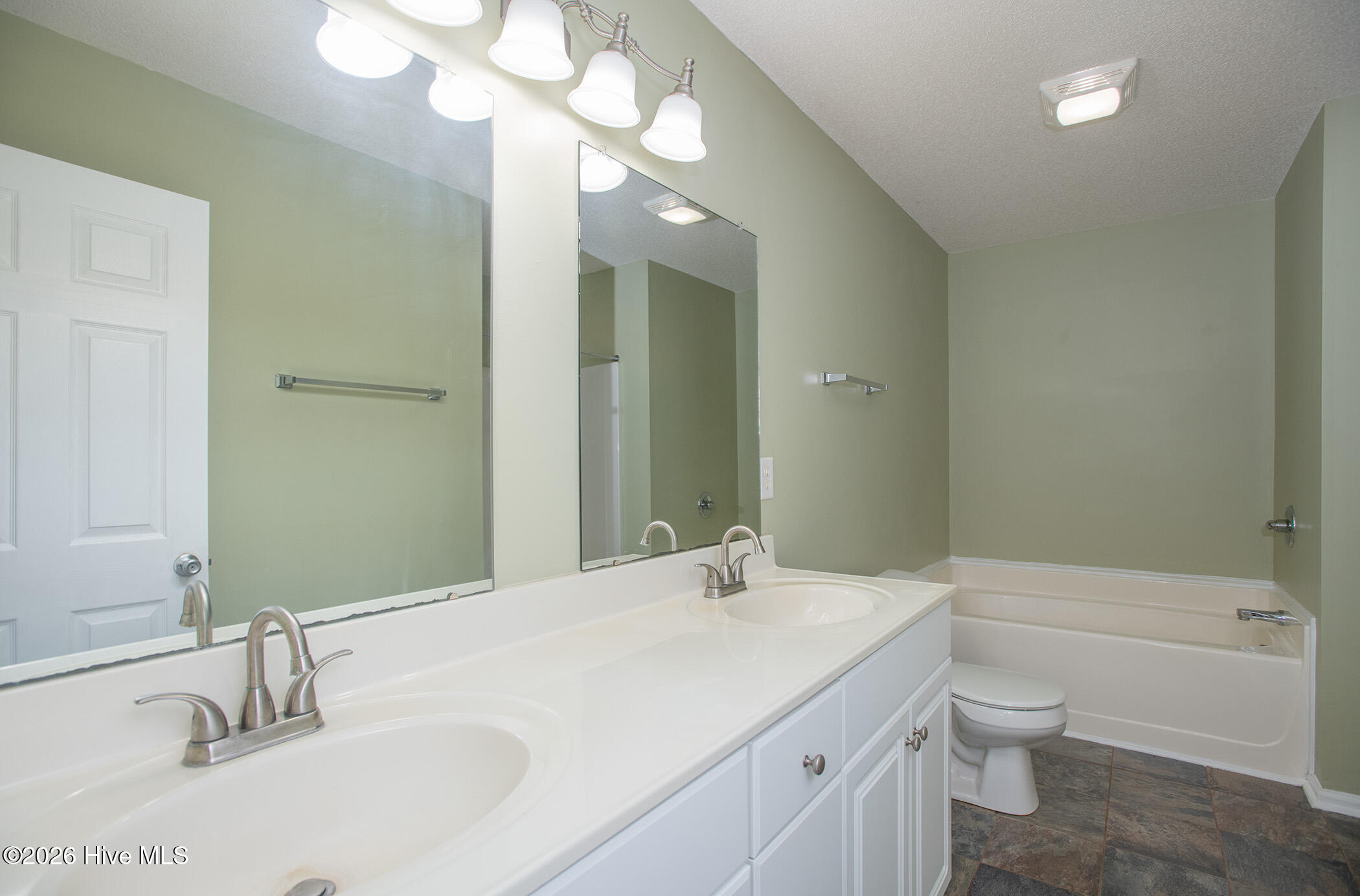 100567434 | Photo 14