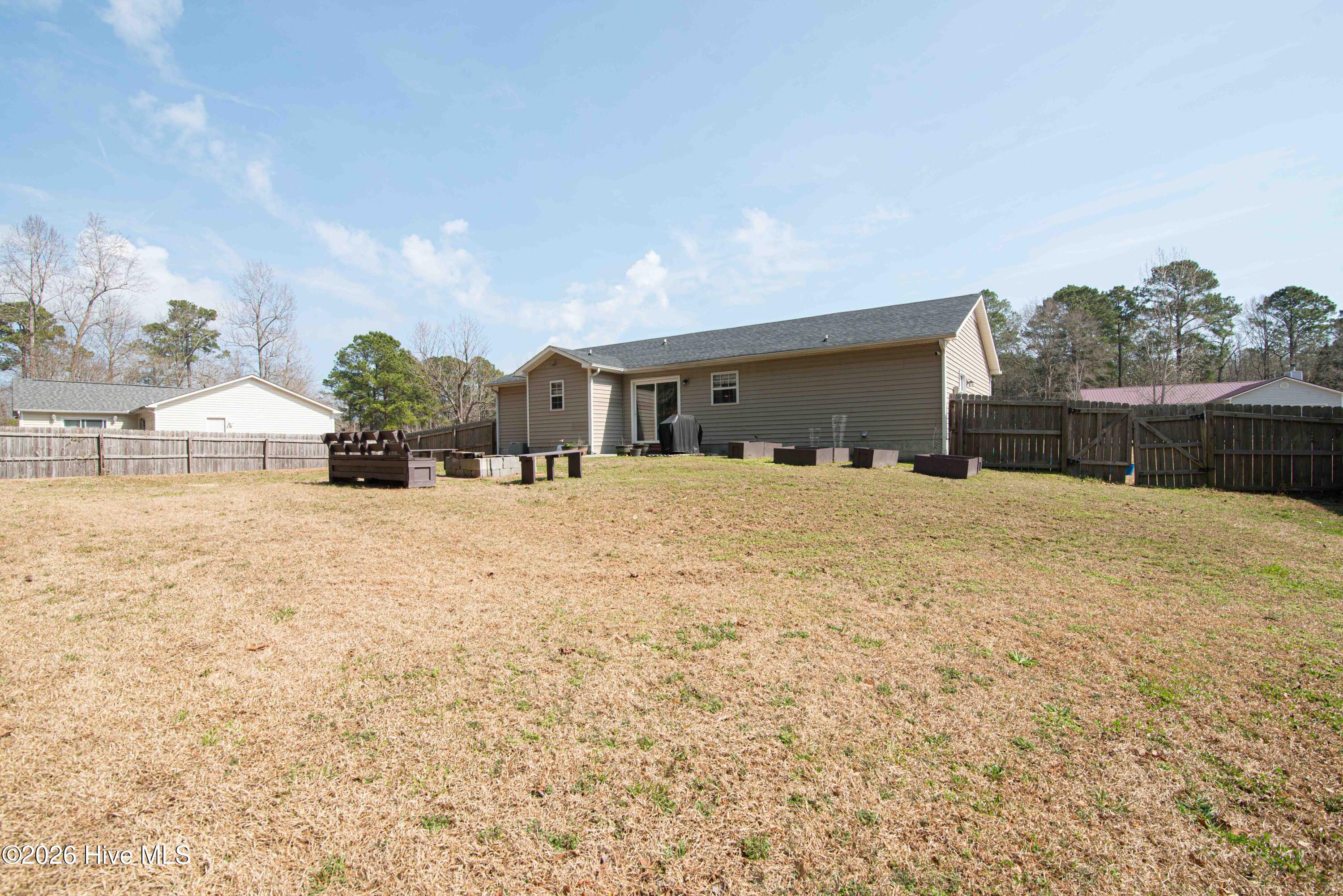 100558761 | Photo 24