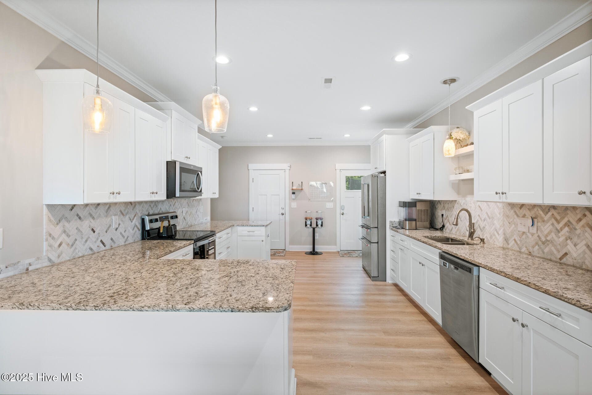 100554078 | Photo 21