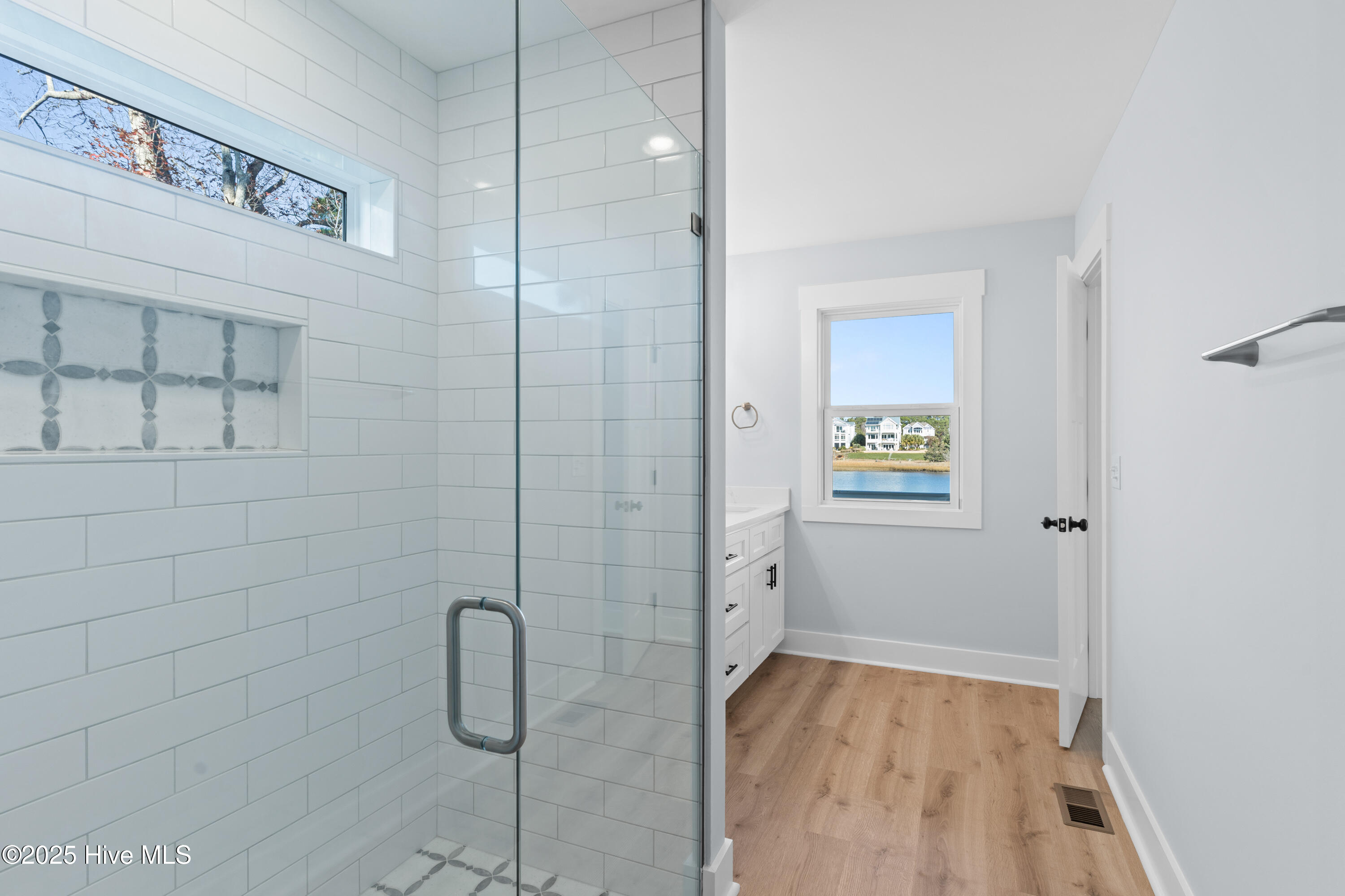 100545556 | Photo 64