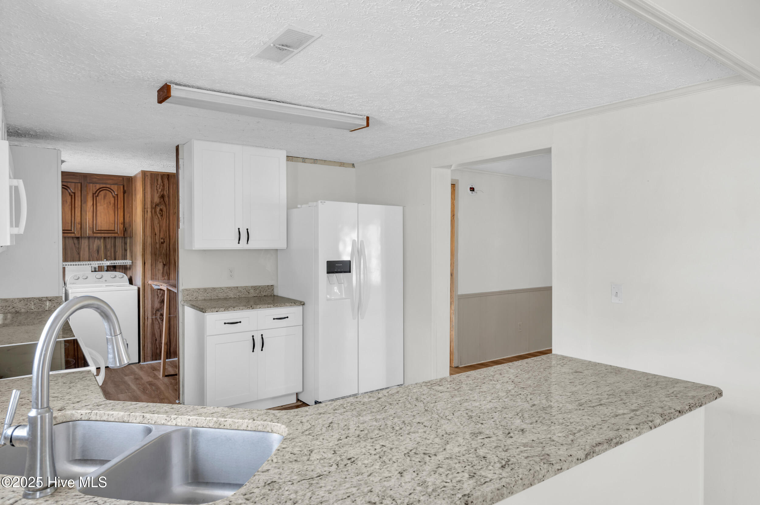 100543883 | Photo 11