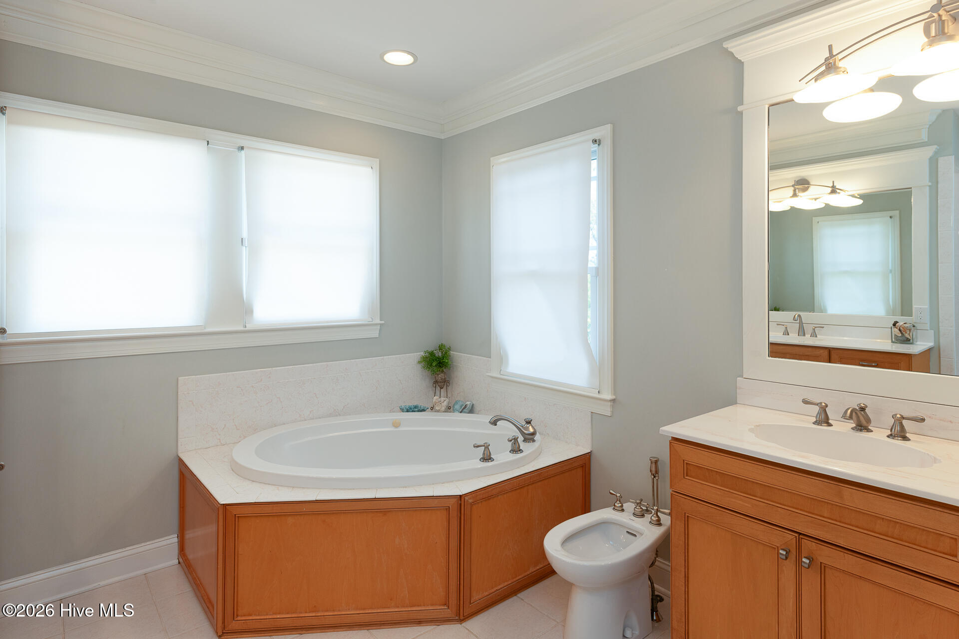 100562037 | Photo 51