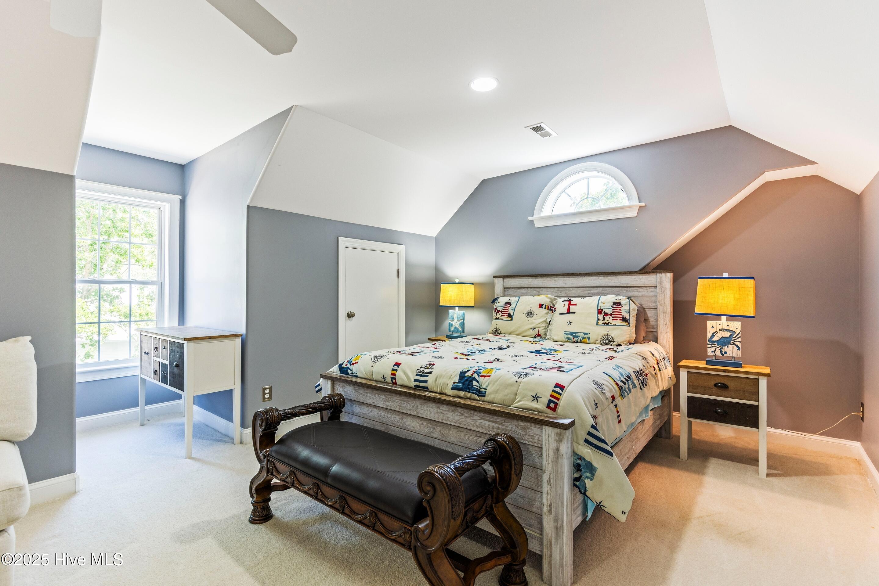 100536475 | Photo 45