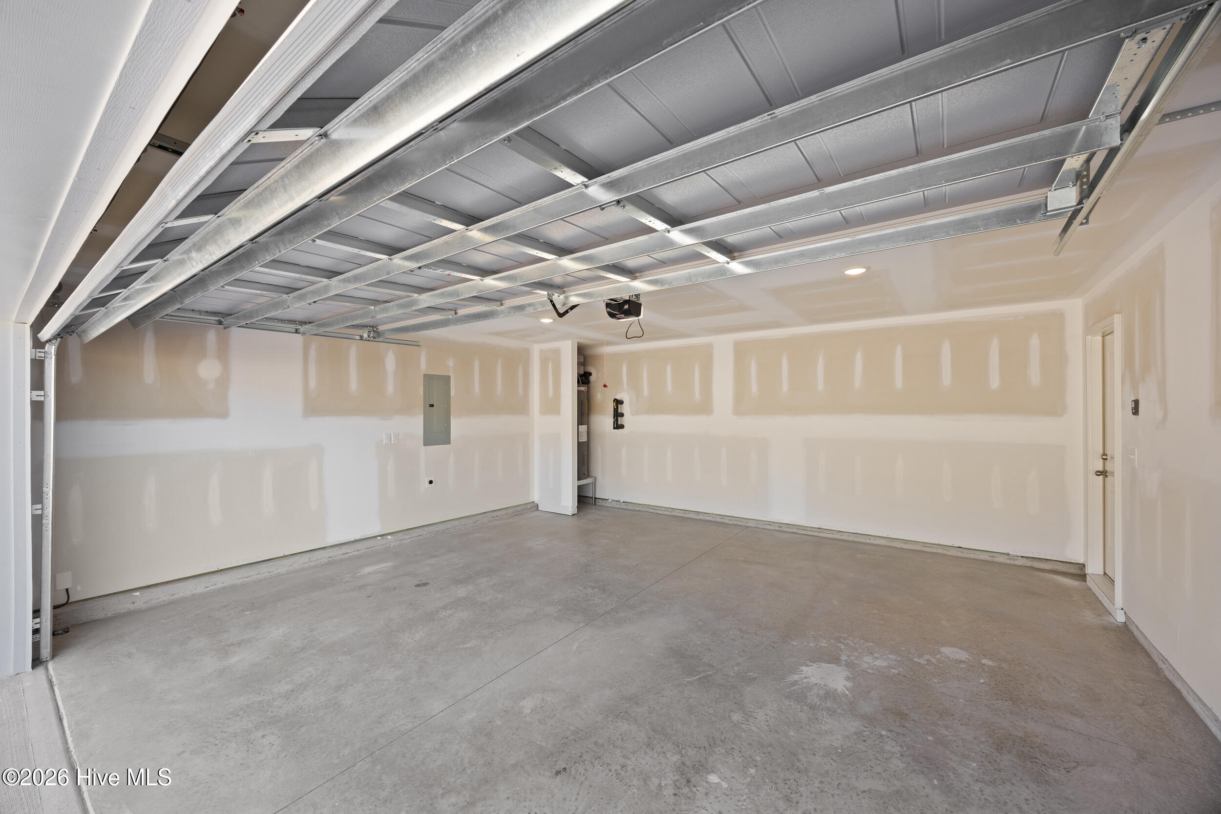 100569640 | Photo 26