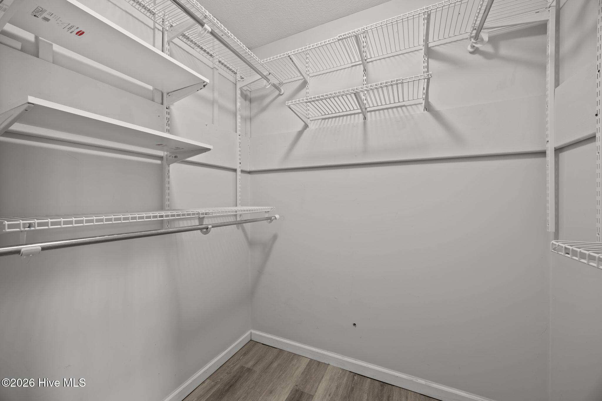 100549843 | Photo 20