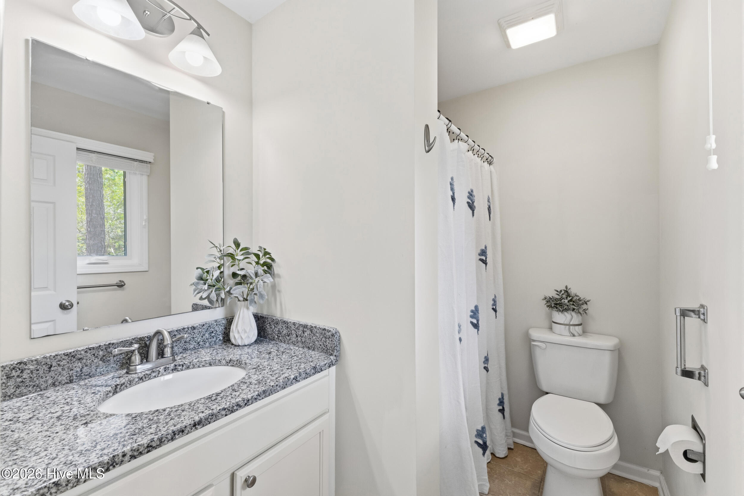 100565725 | Photo 12