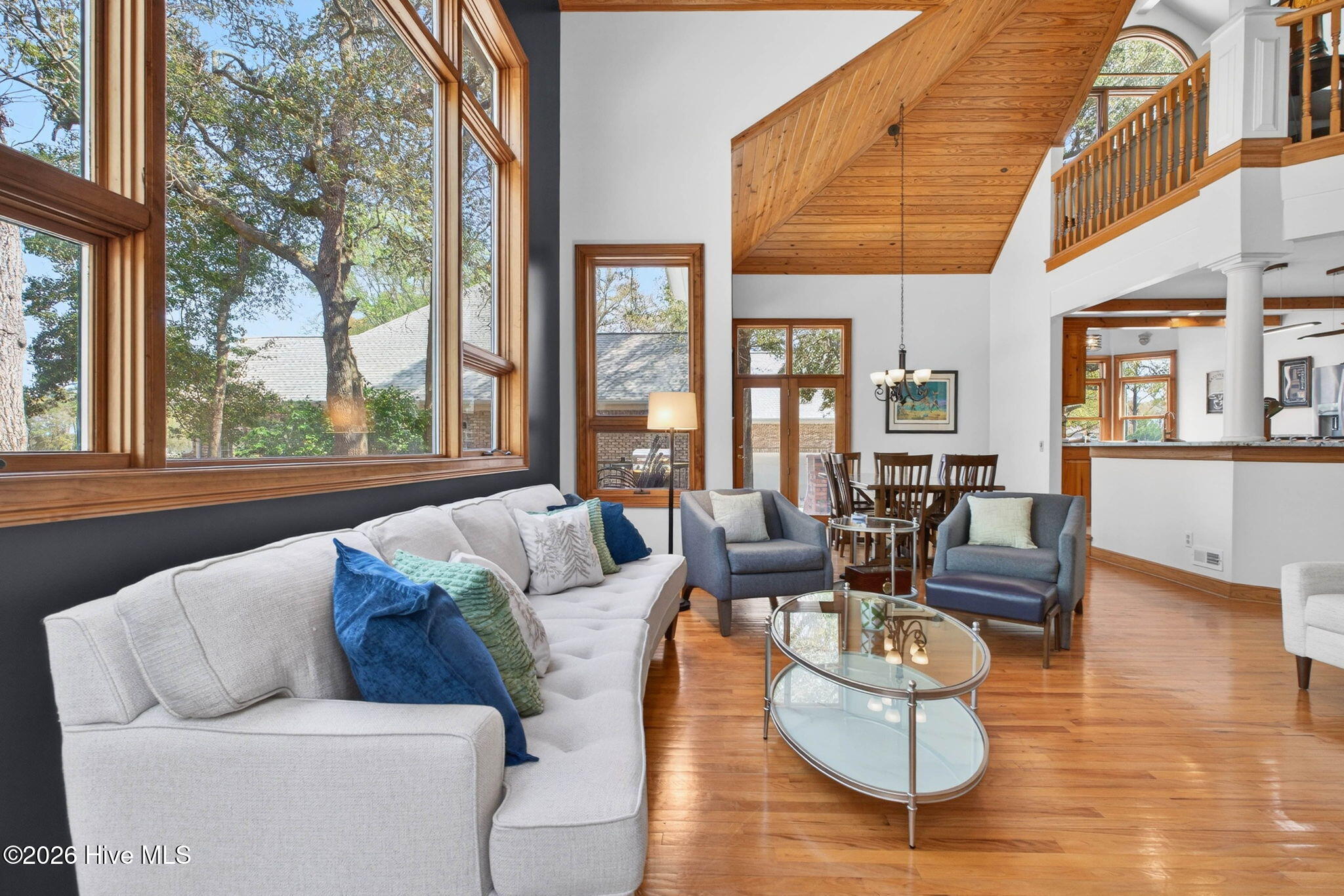 100564885 | Photo 10