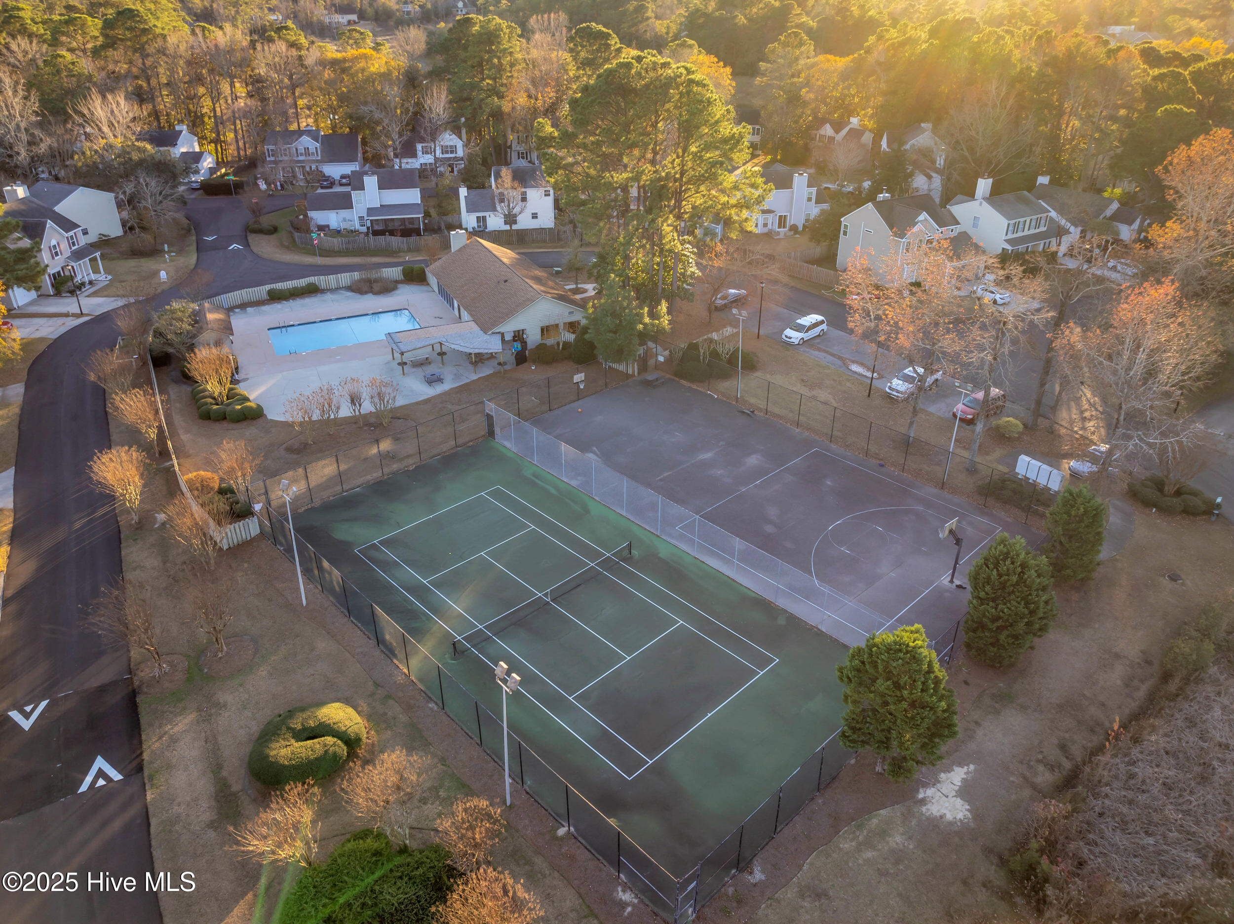 100546110 | Photo 30