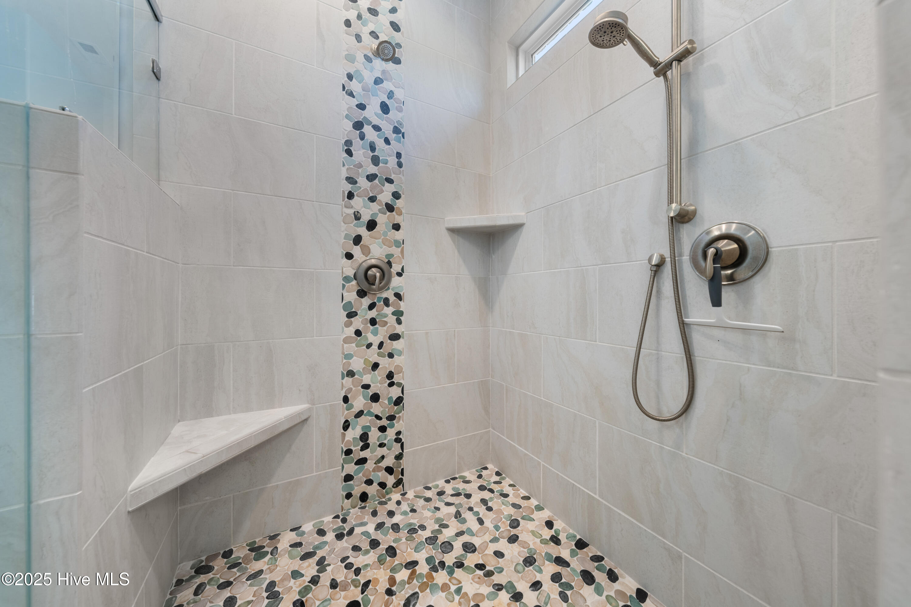 100562967 | Photo 31