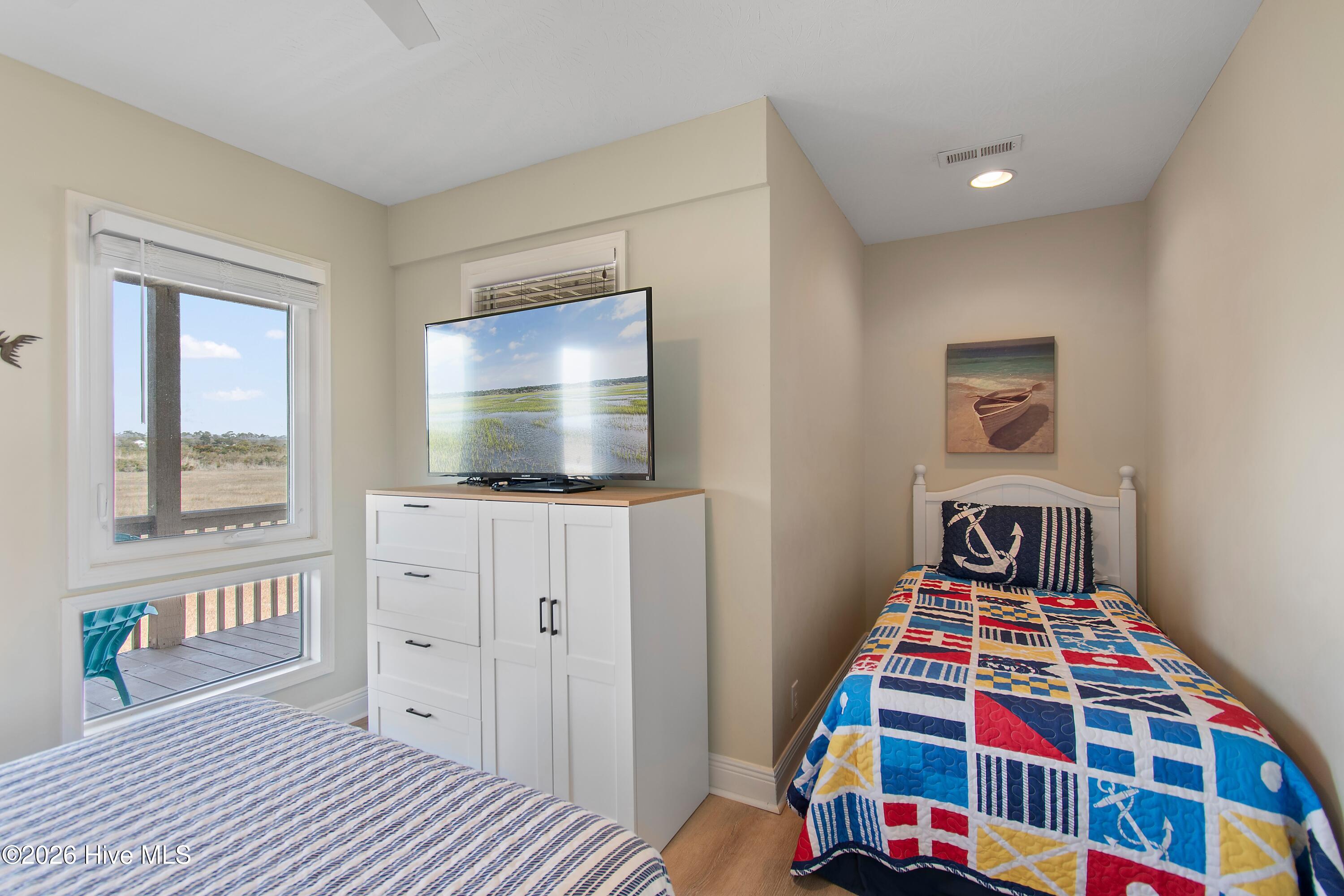 100558900 | Photo 41