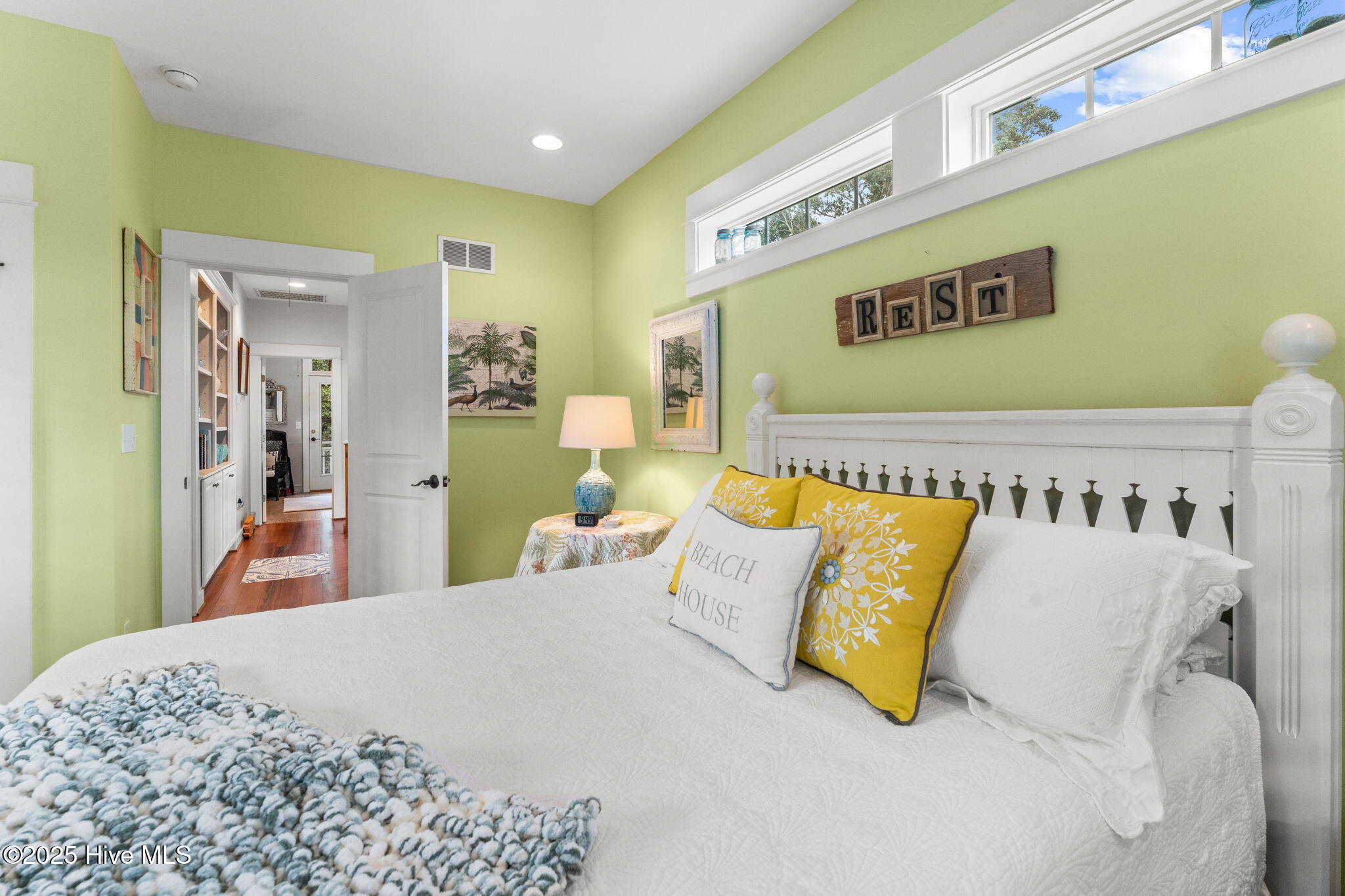 100534580 | Photo 34