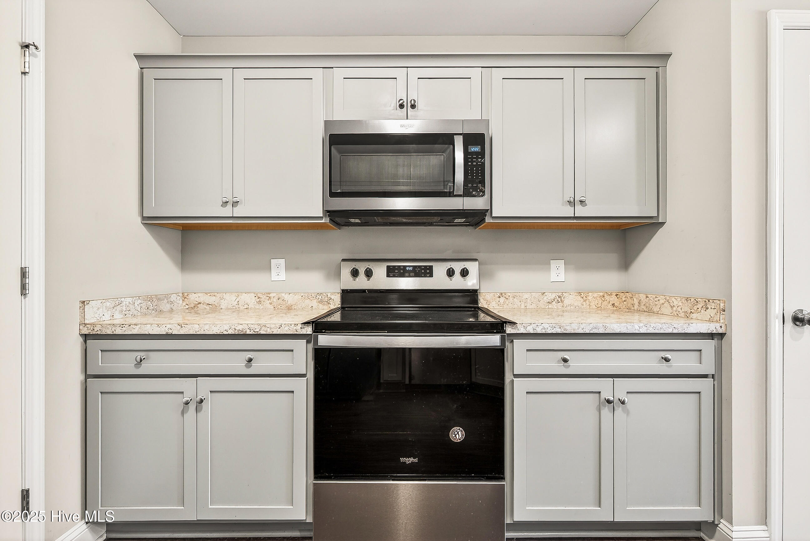 100545699 | Photo 25