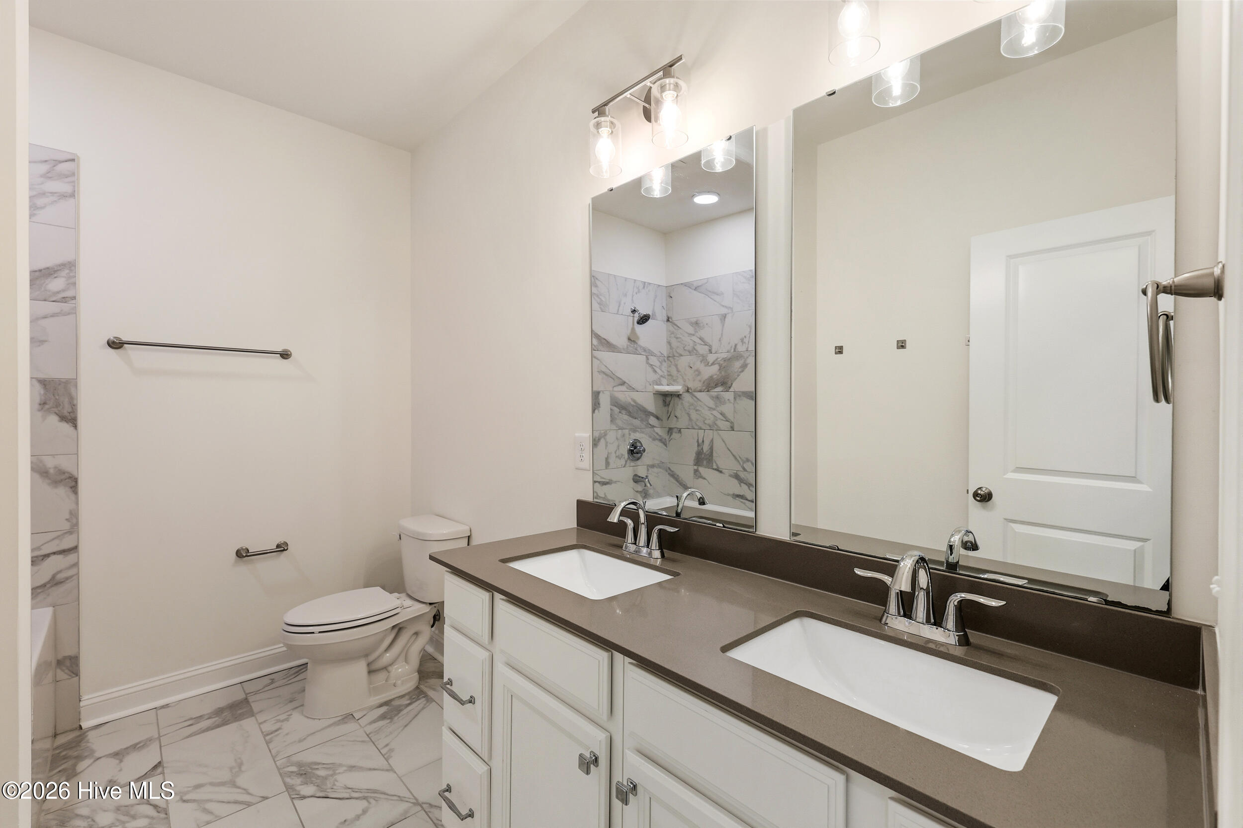 100570629 | Photo 33