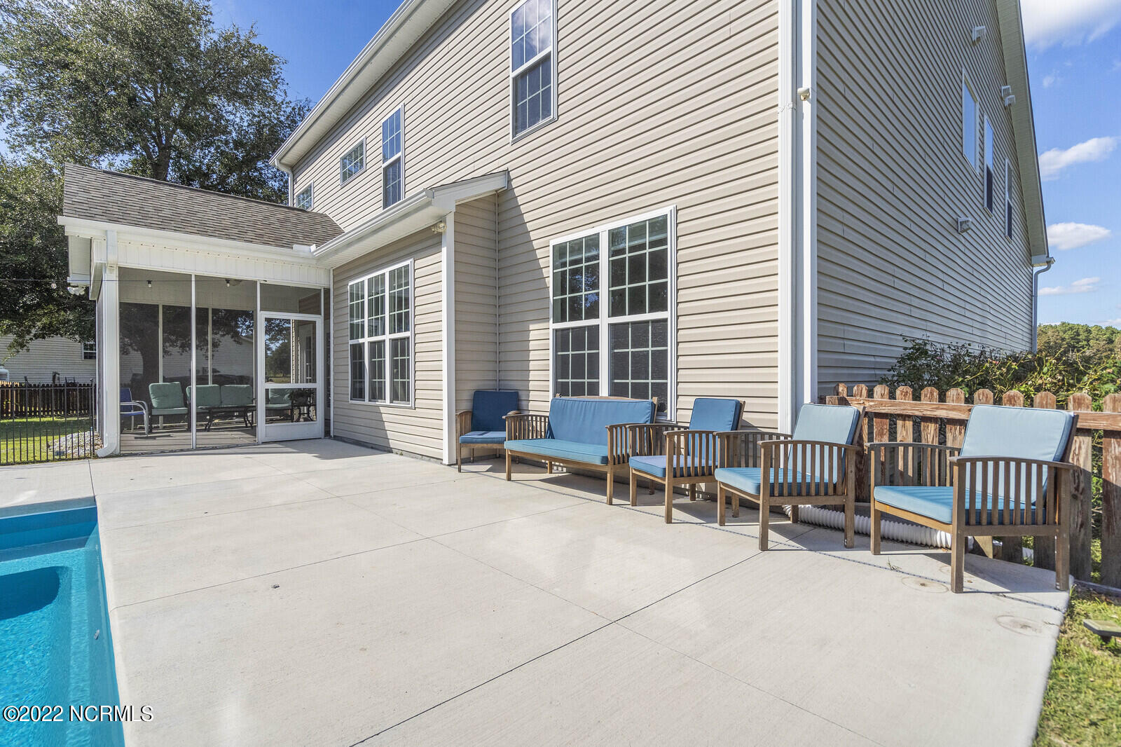 100556304 | Photo 70