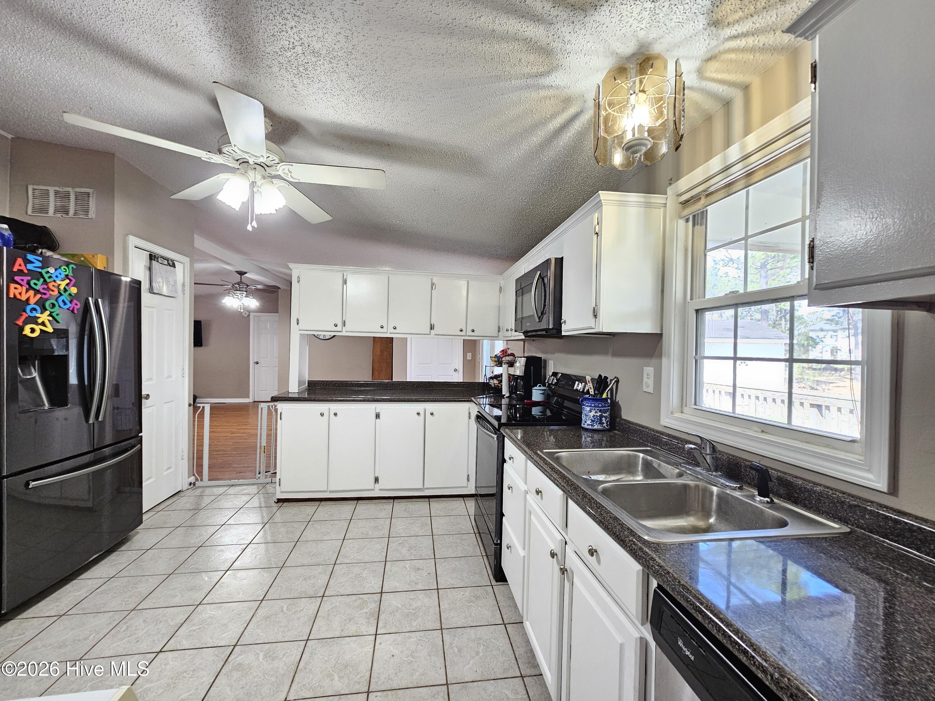 100561319 | Photo 22