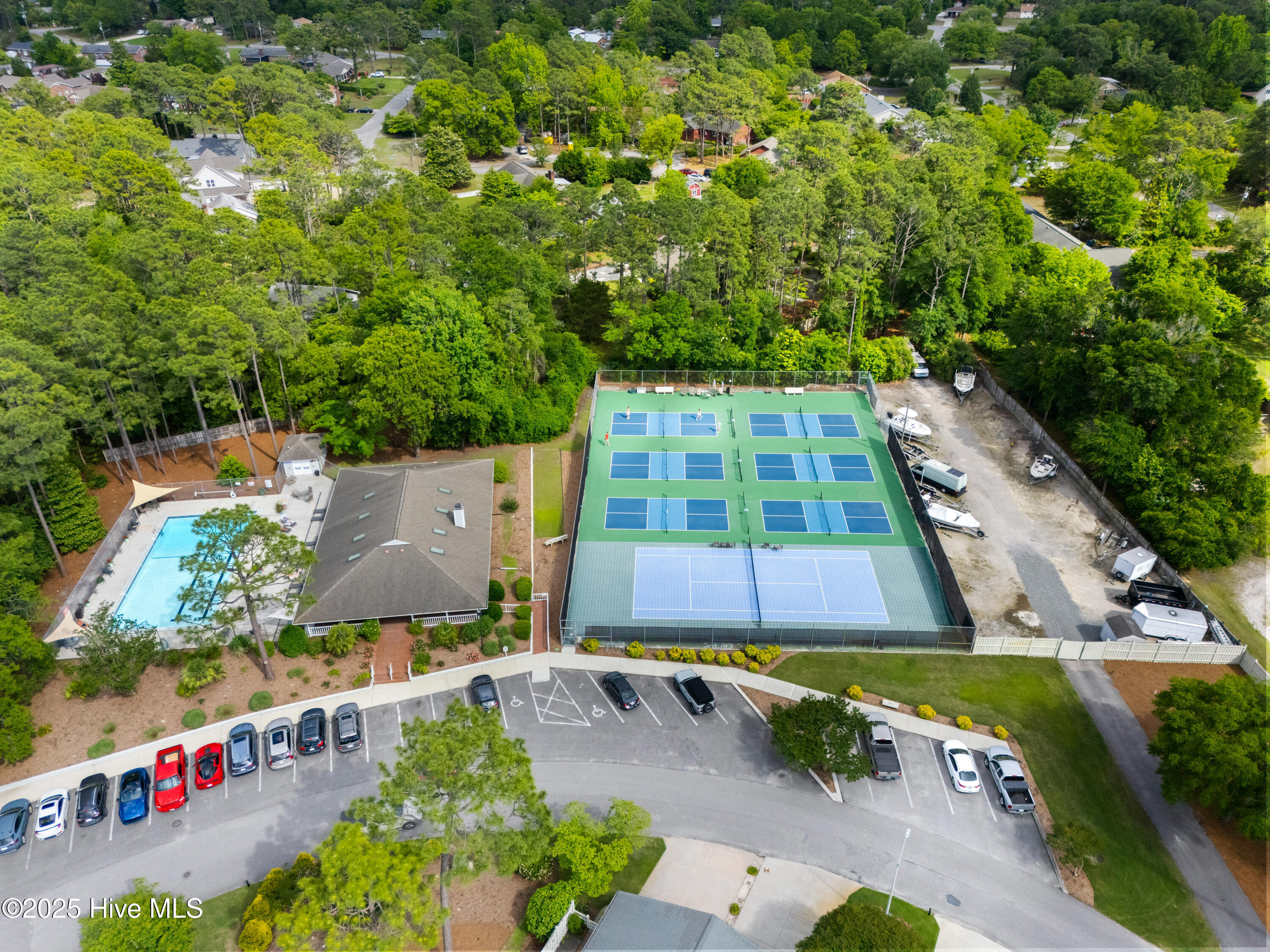 100543357 | Photo 40