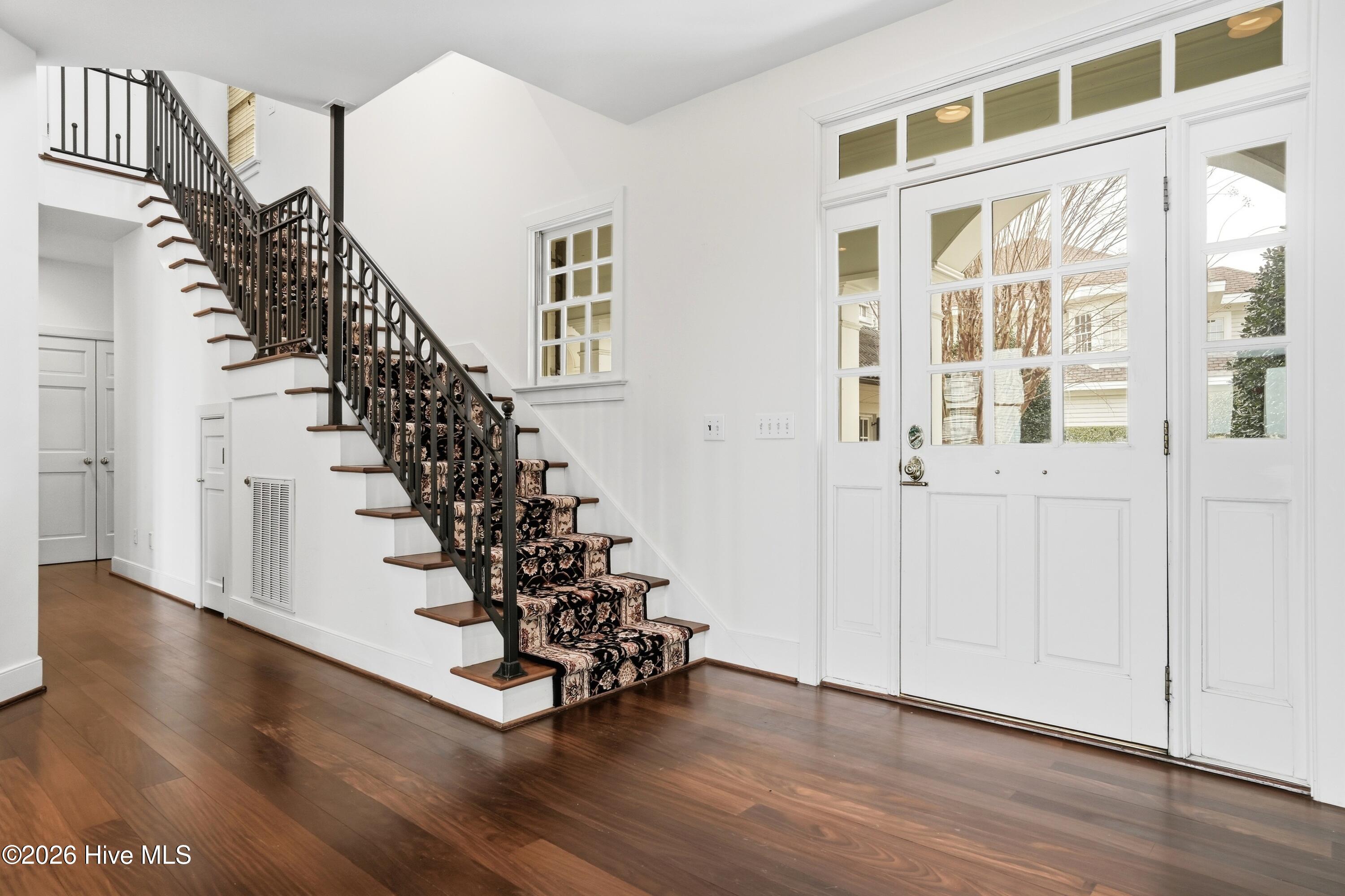 100556046 | Photo 12