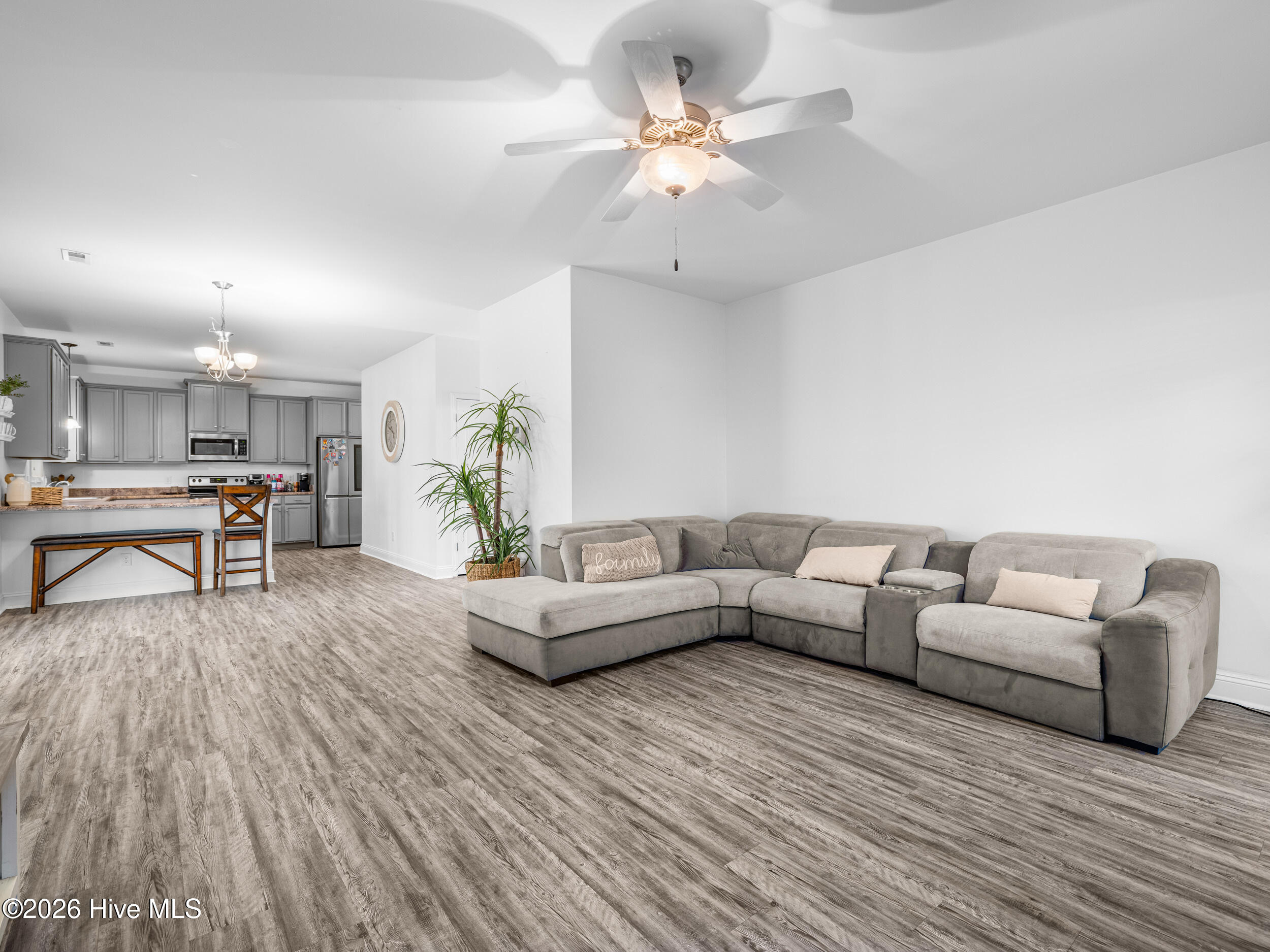 100562171 | Photo 21