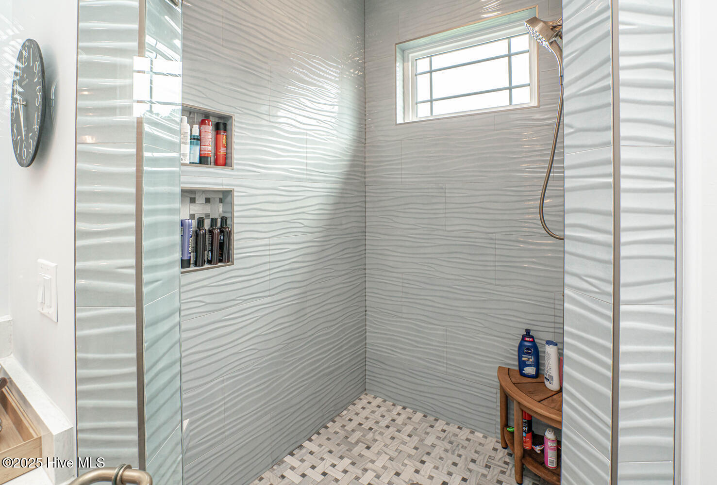 100547698 | Photo 32